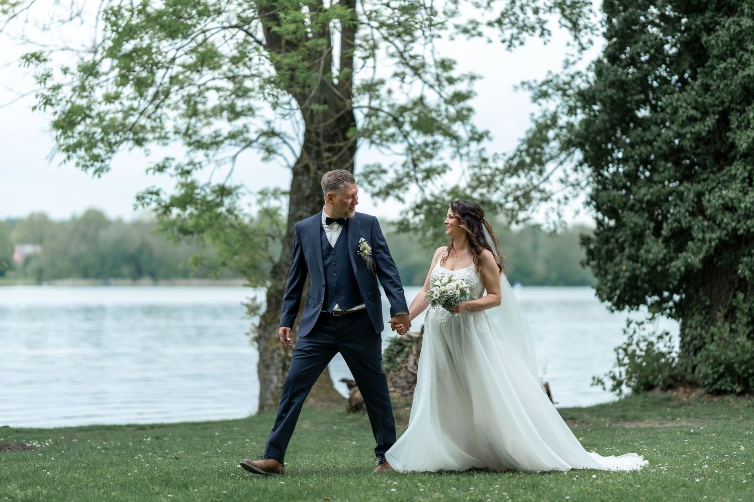 HOchzeitsfotograf aus Berlin, Elegant & Zeitlos Hochzeitsfotografie.
