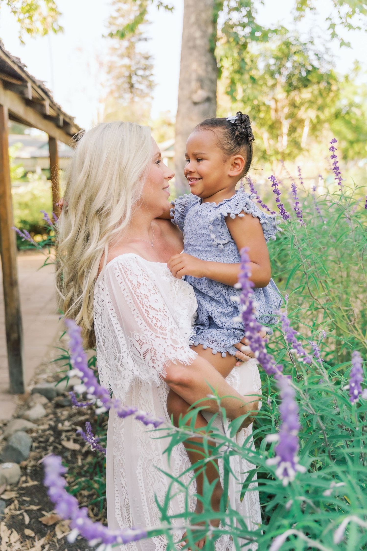 Golden-hour family, couples, senior, and elopement photography in California, Colorado, Hawaii, and Idaho.