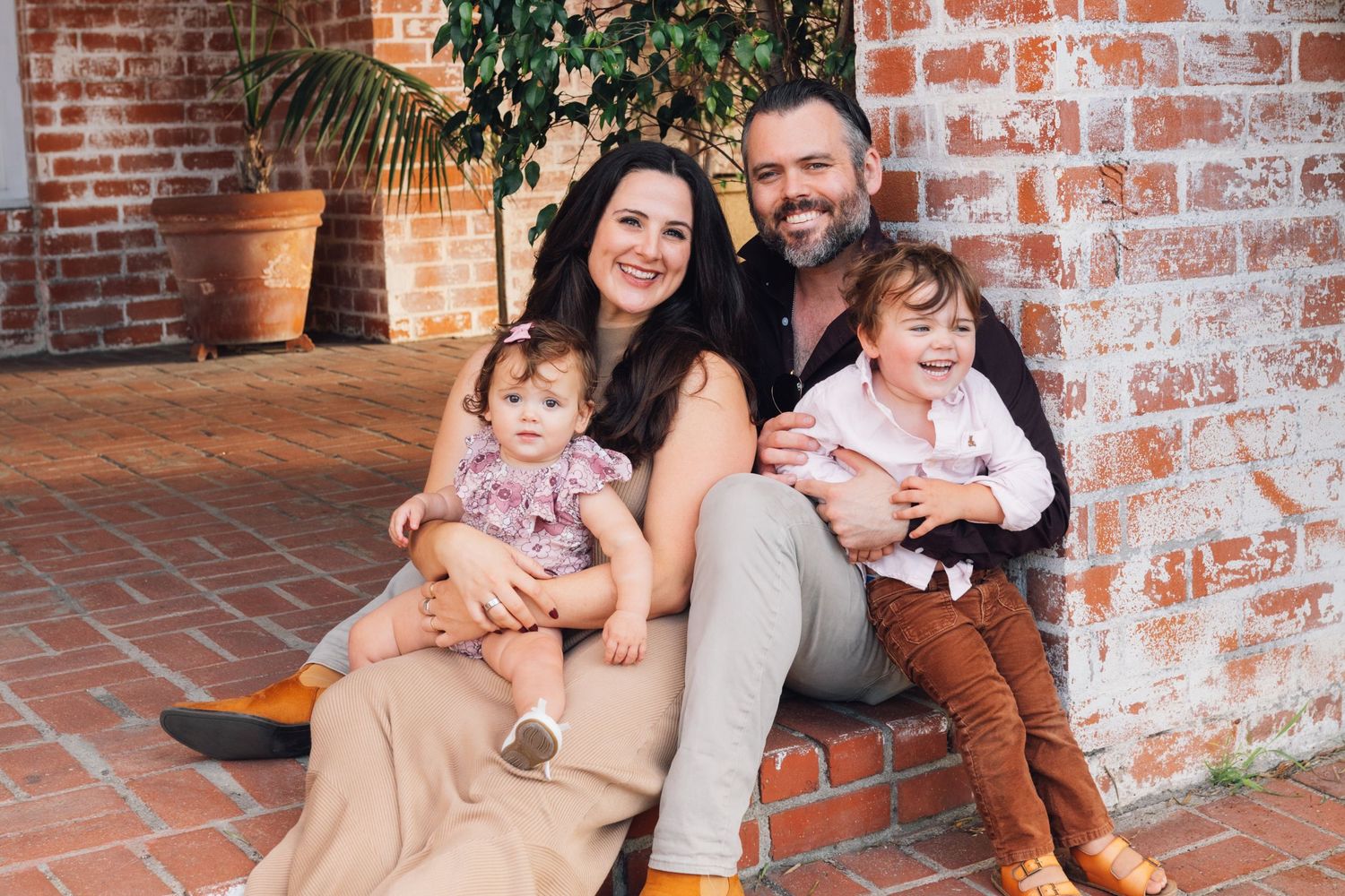 Golden-hour family, couples, senior, and elopement photography in California, Colorado, Hawaii, and Idaho.
