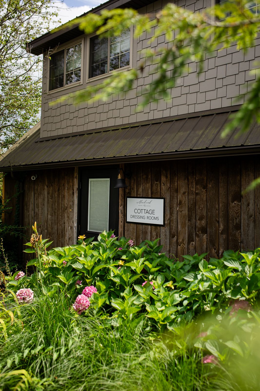willowbrook weddings getting ready cottage and bridal suite with pink hydrangea bushes blooming in the front