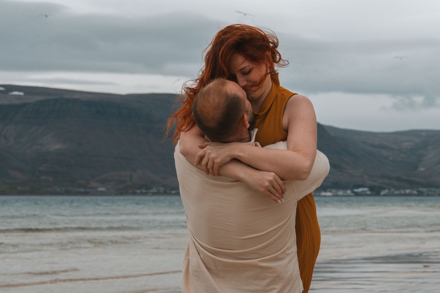 Couples photoshoot of Natalie and Slavek at Icelandic fjords