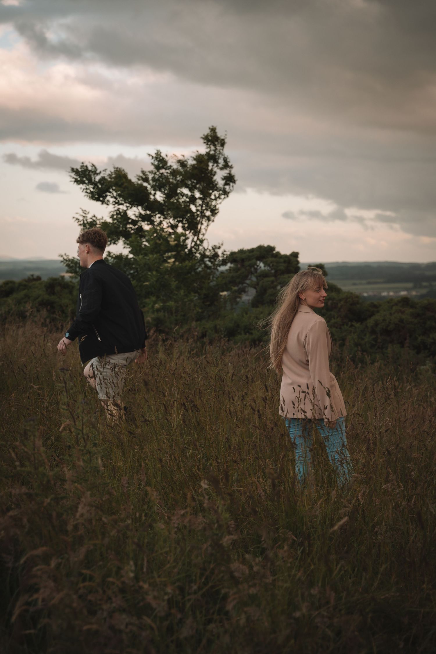 Relaxed couples shoot in the Scottish Highlands