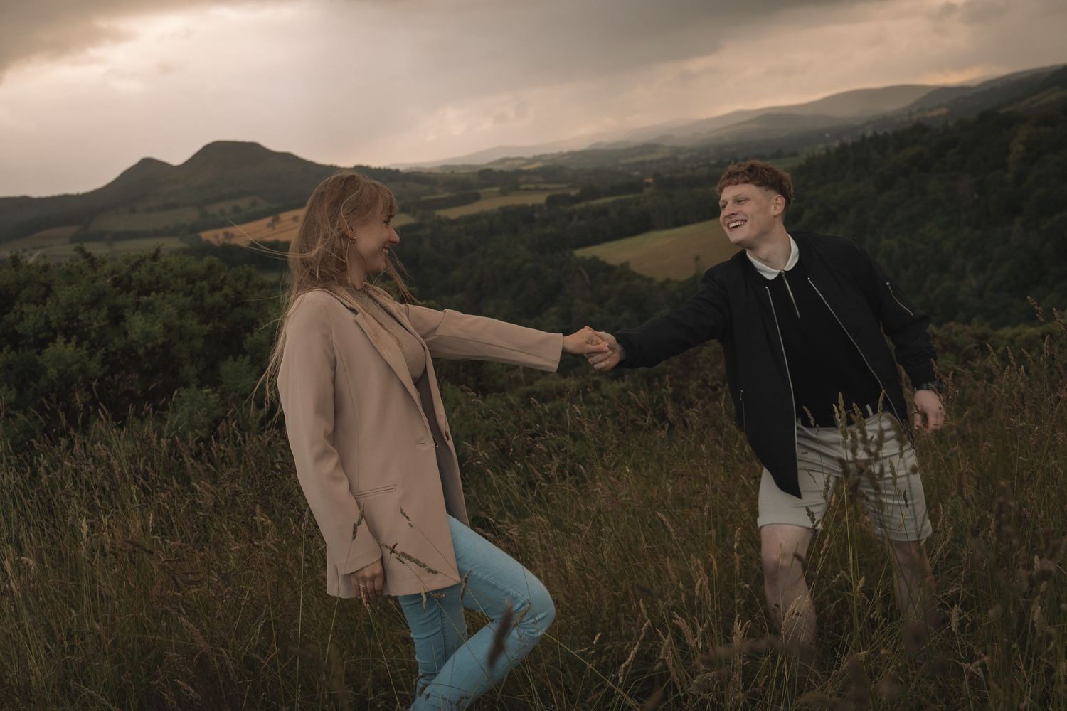 Relaxed couples shoot in the Scottish Highlands