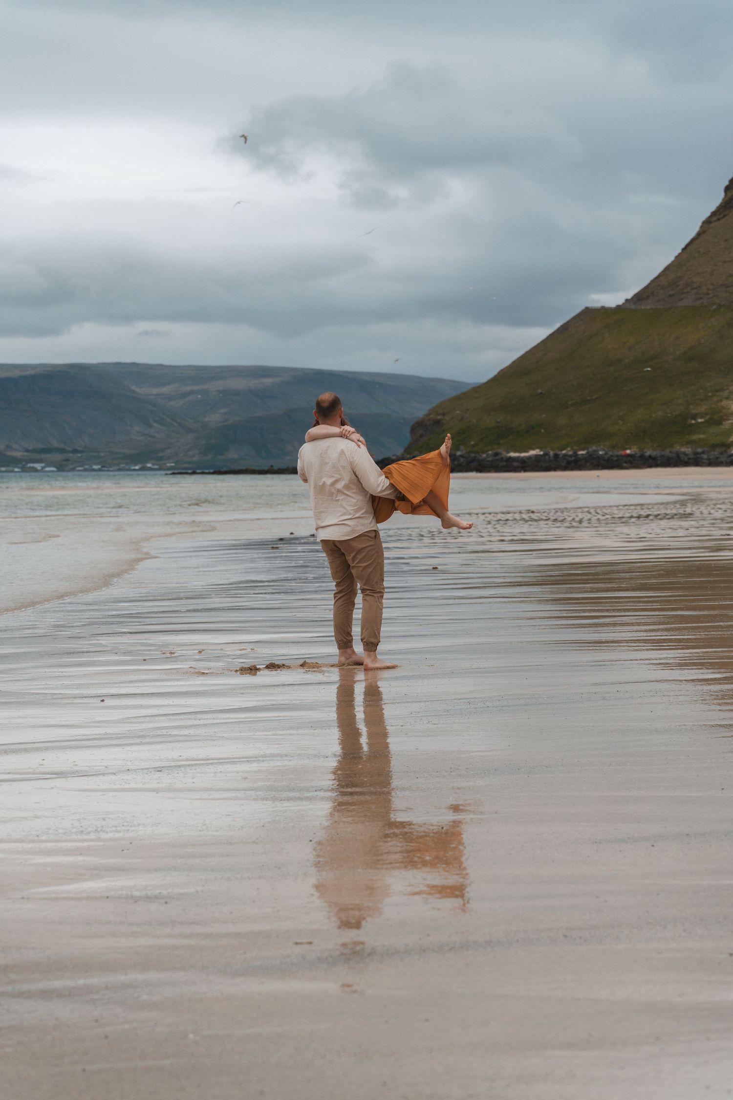 Couples photoshoot of Natalie and Slavek at Icelandic fjords