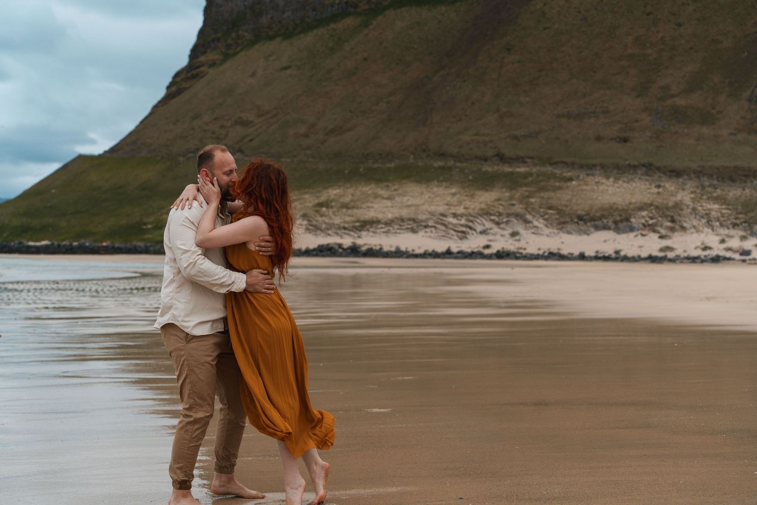 Couples photoshoot of Natalie and Slavek at Icelandic fjords