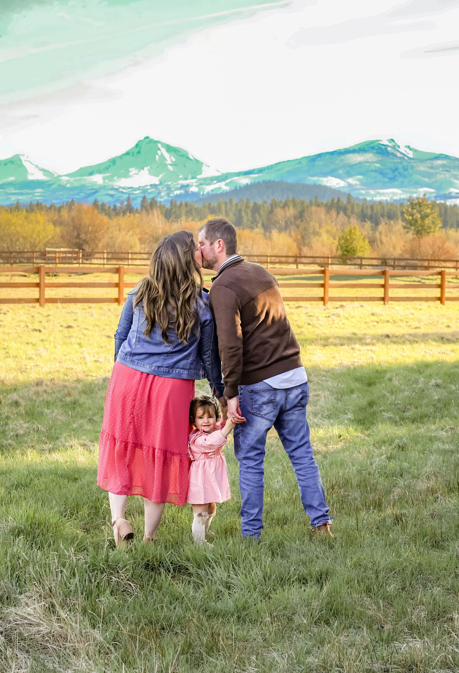mom-dad-kissing-daughter-smiling-bend-oregon-photography