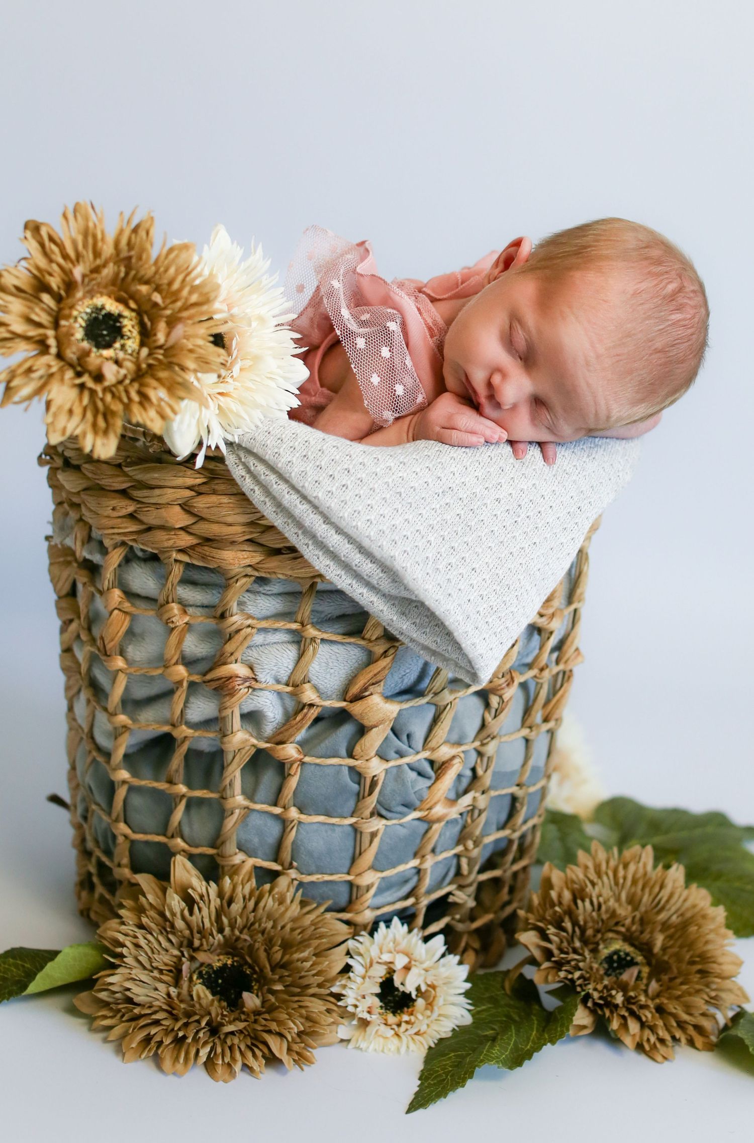 newborn-photography-newborn-girl-in-bucket-bend-oregon