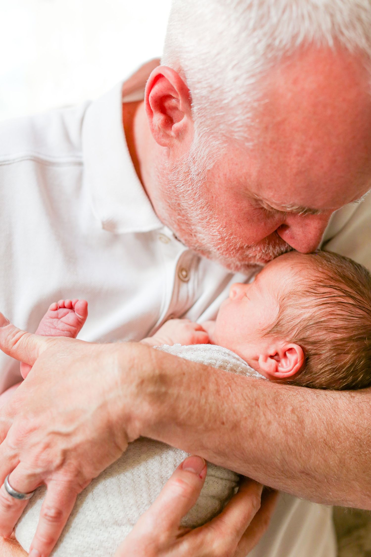 dad-kissing-newborn-sons-head-bend-oregon