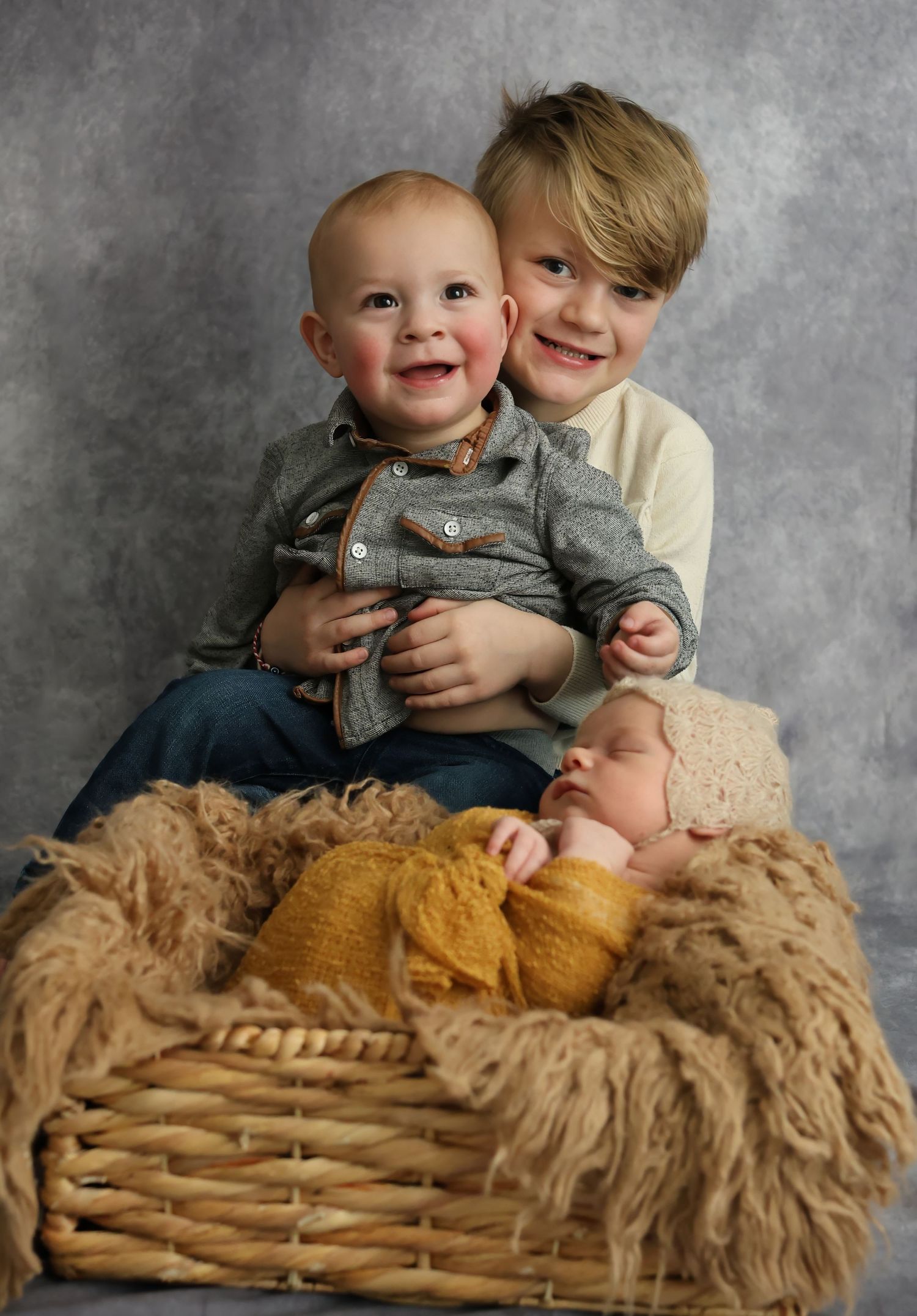 brothers-snuggling-with-newborn-brother-in-basket-bend-oregon