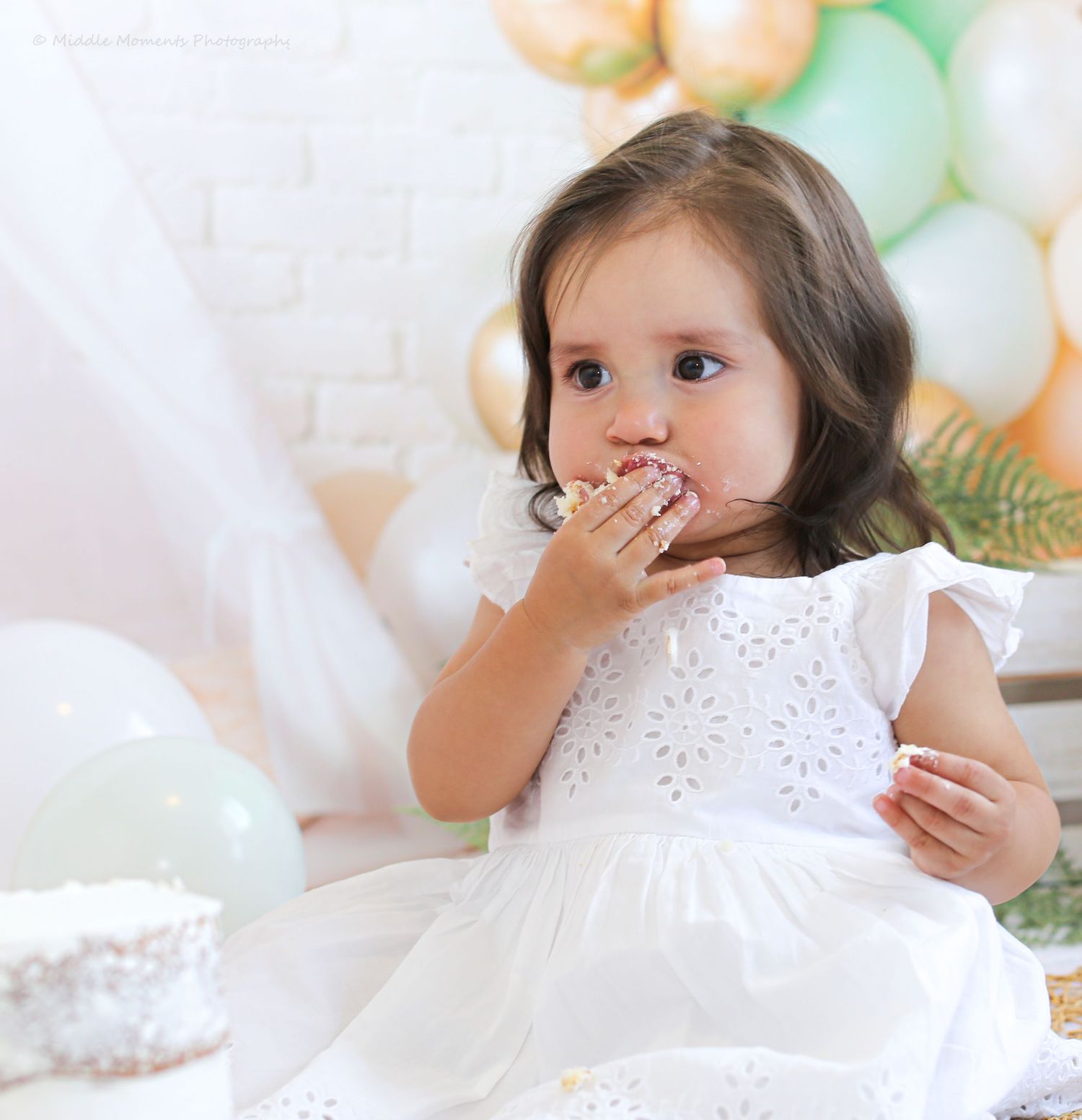 smash-cake-photography-girl-eating-cake-bend-oregon