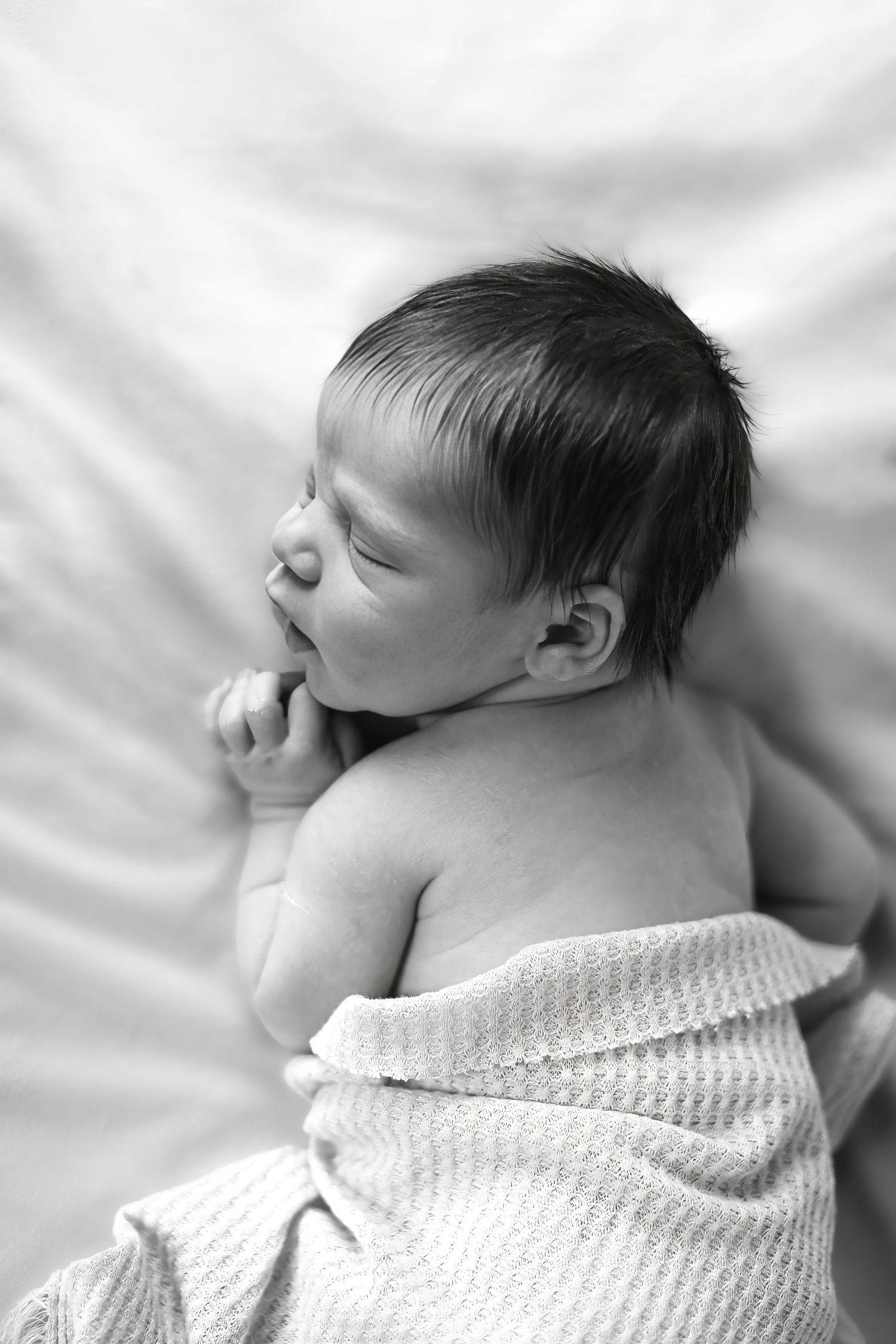 black-and-white-newborn-photography-bend-oregon