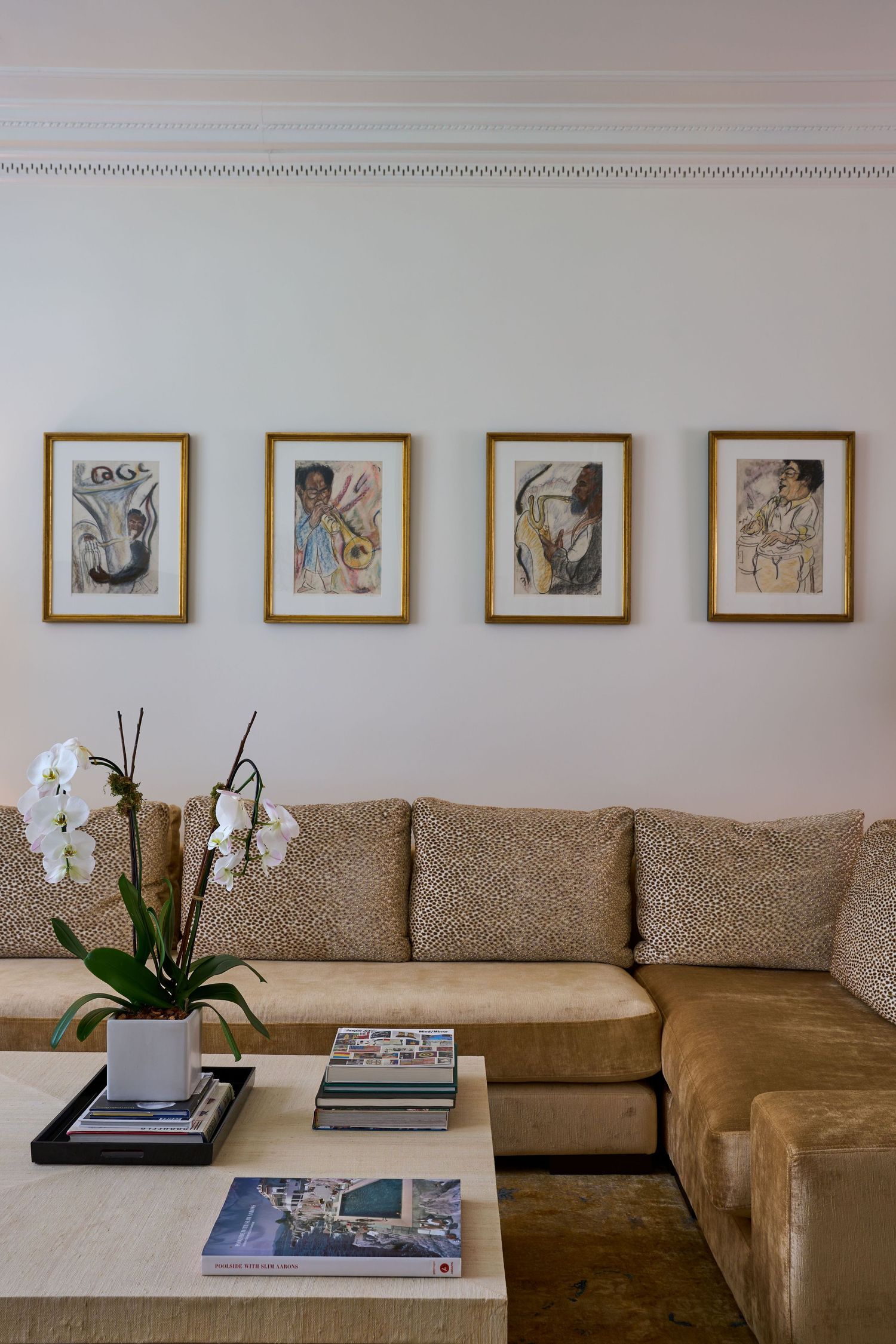 Living room in a Park Avenue residence. Design by Studio Vogelsang