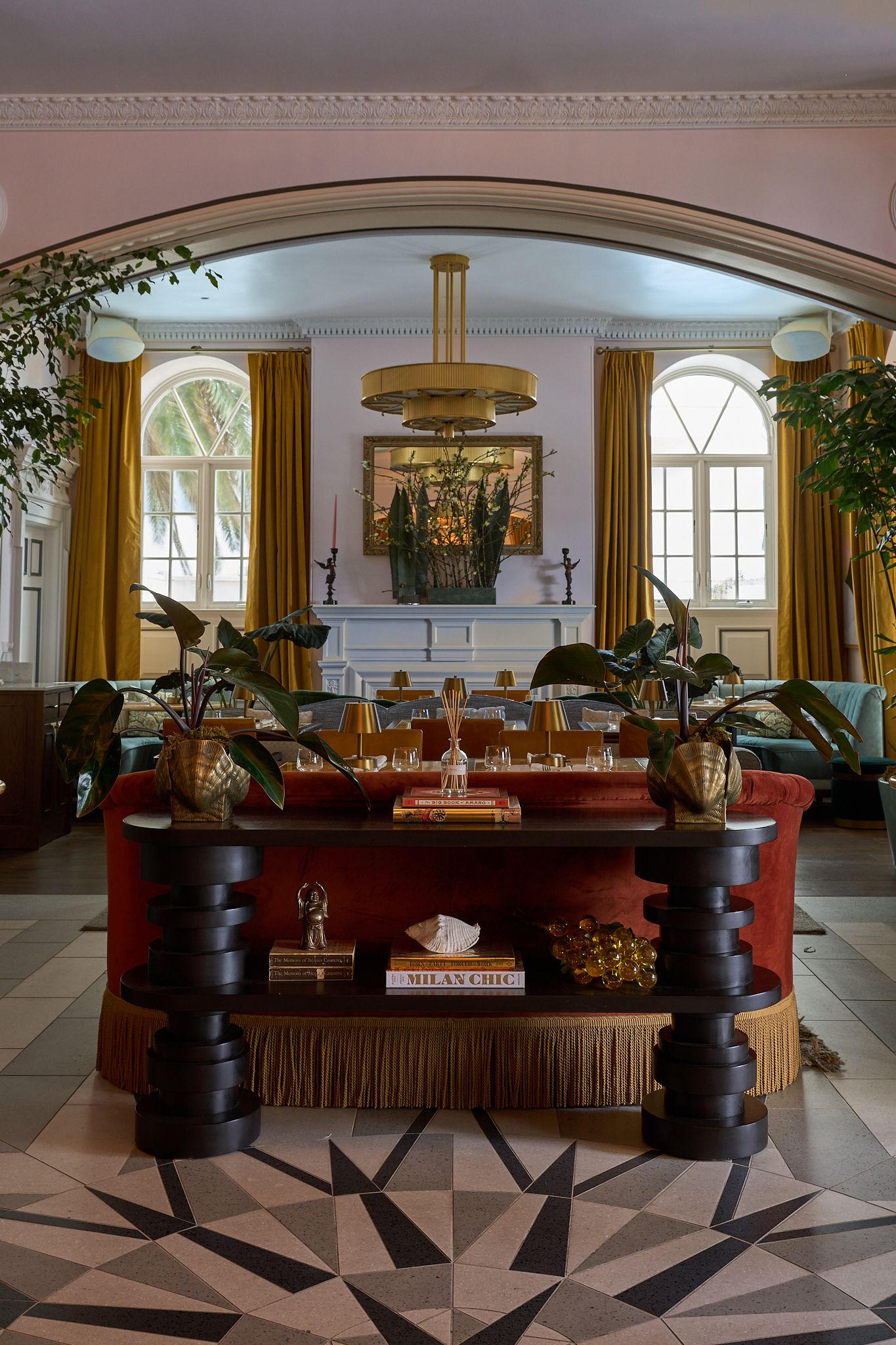 The dining room at the Georgian Hotel in Santa Monica, LA. Interior Design by Fettle Design