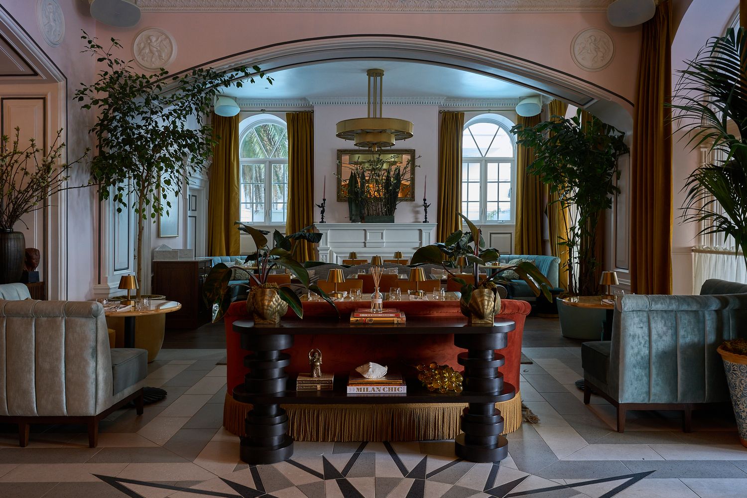 The dining room at the Georgian Hotel in Santa Monica, LA. Interior Design by Fettle Design