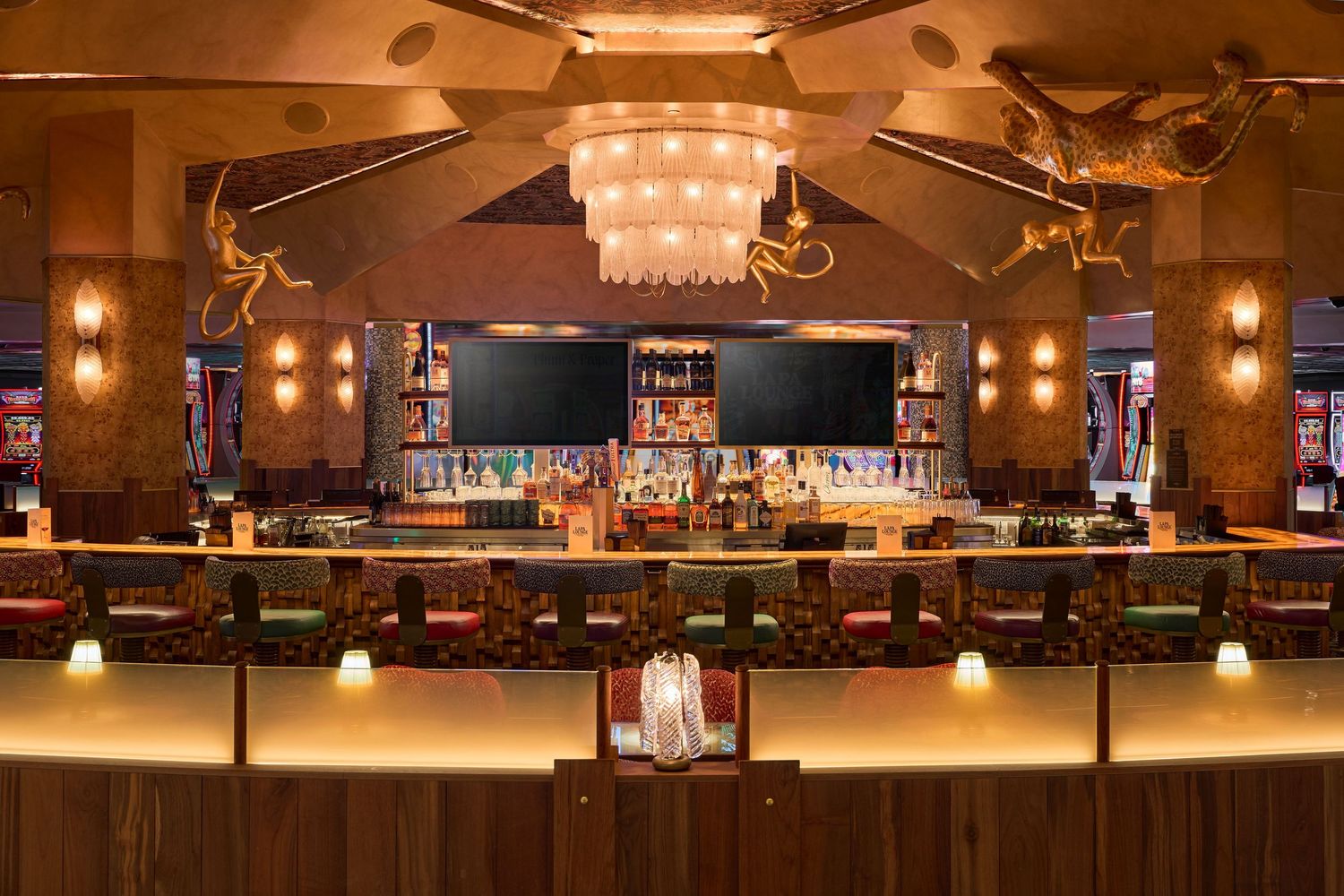 Overview of the center bar at Rio Casino Las Vegas. Design by Fettle Design