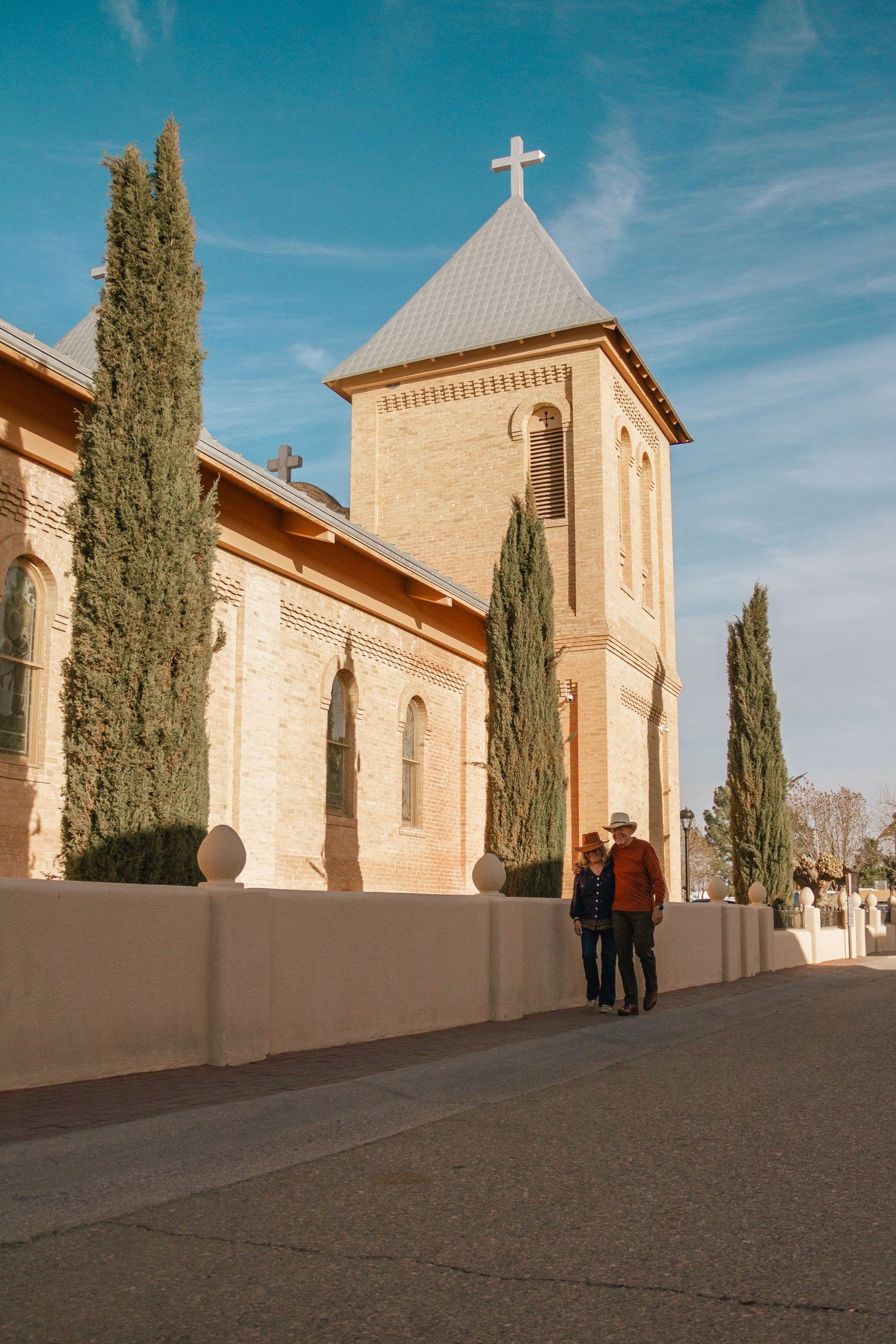 Las Cruces, New Mexico Photographer capturing your love story. Couples, weddings, engagements, proposals, elopements in New Mexico