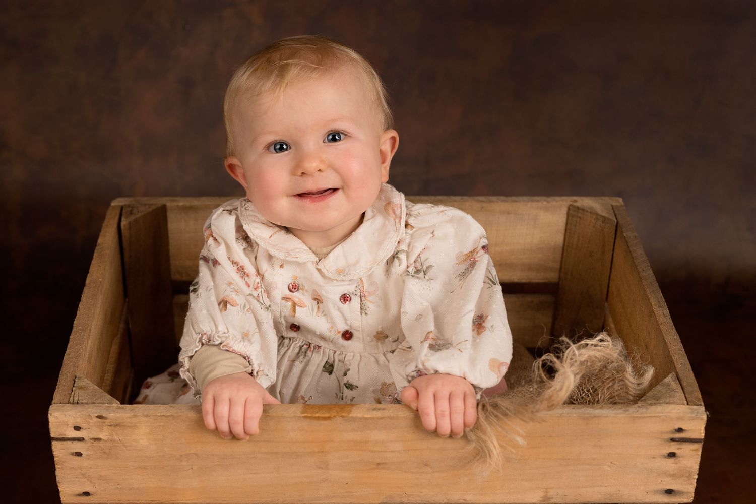 baby sitter fotoshoot in de studio in Halle (vlaams-brabant), fotograaf Halle