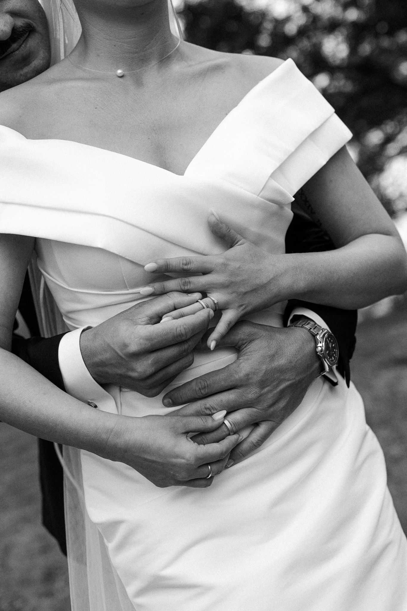 Elegant and natural photography capturing authentic moments, romance, and timeless beauty in weddings, portraits, and fashion.
