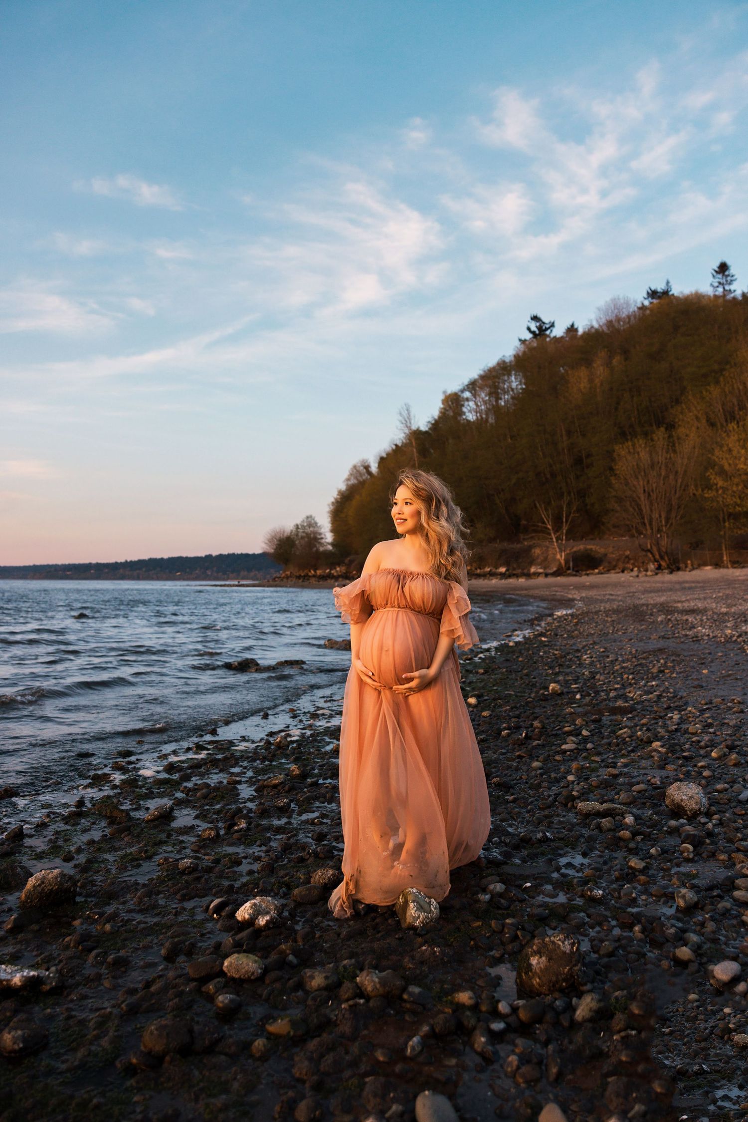 Seattle-maternity-session-at-golden-gardens-beach