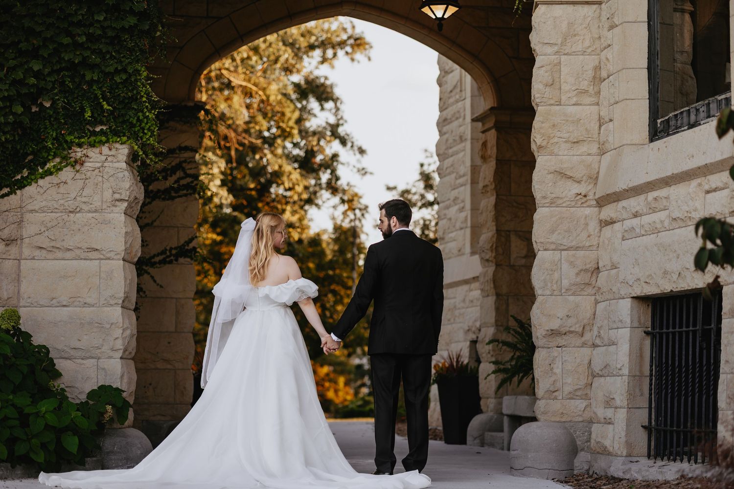 Elegant garden wedding ceremony at Joslyn Castle, perfect outdoor Omaha wedding venue for romantic celebrations.
