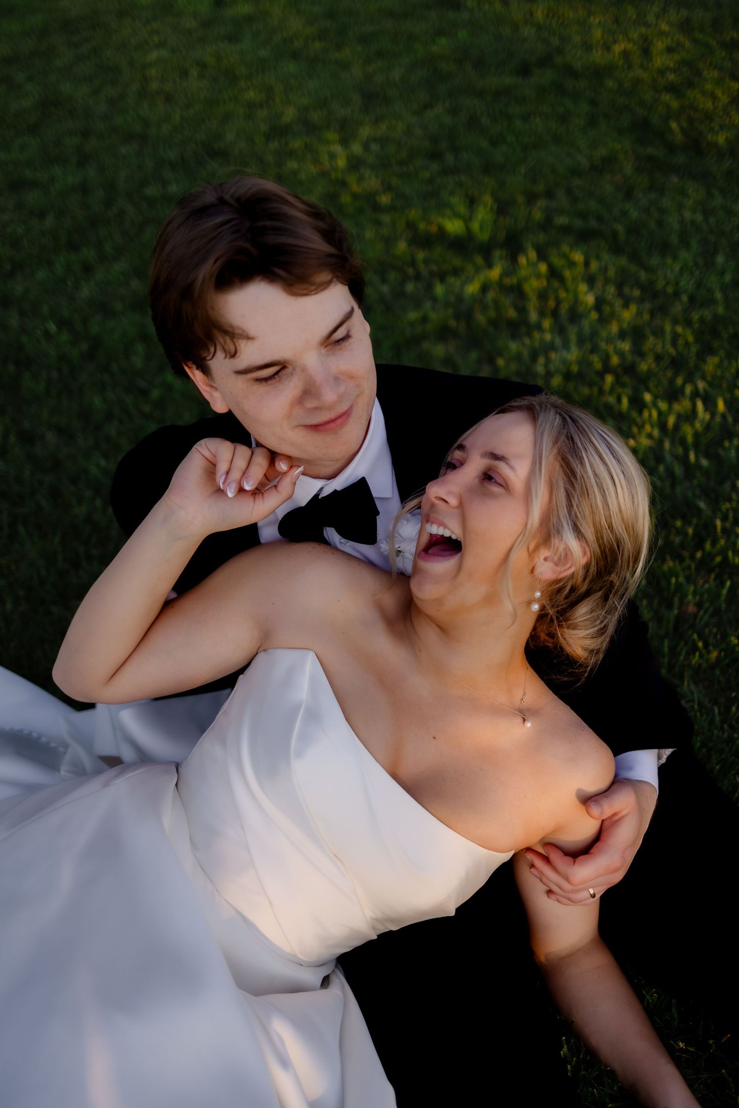 Go behind the scenes in Omaha as I guide wedding clients into natural, candid poses. Real love, real moments—every time. Omaha NE