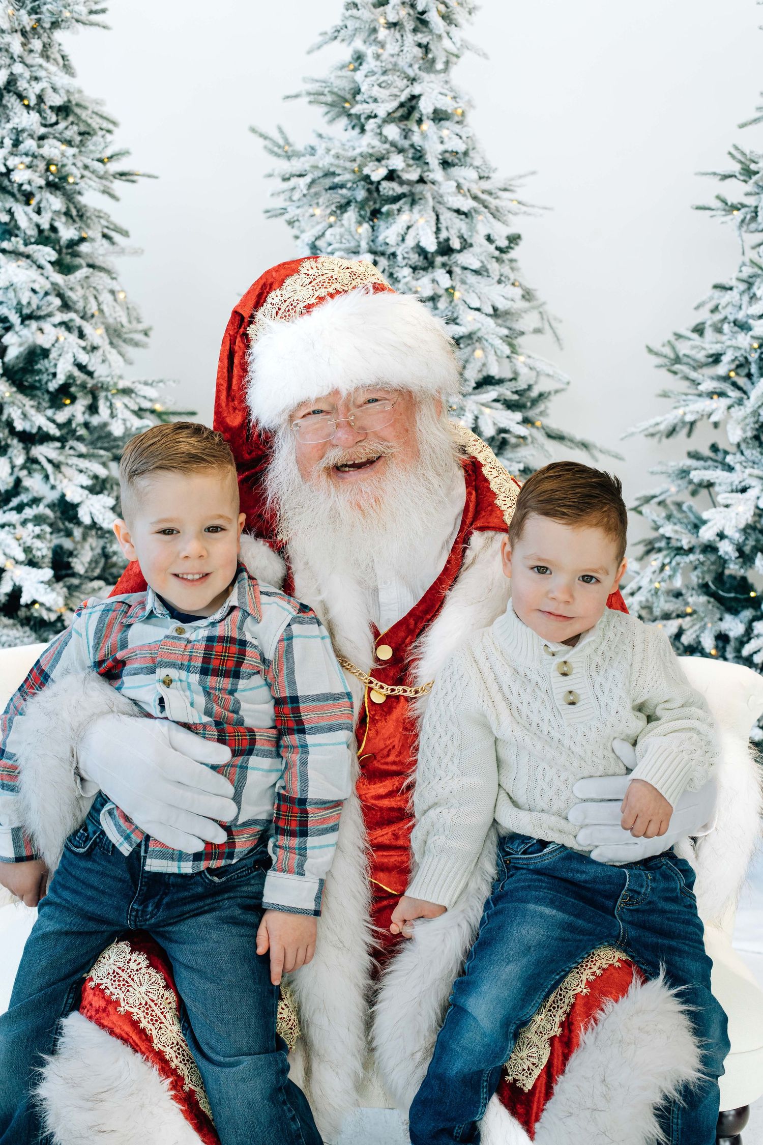 Picture of kids with Santa Claus at the Santa Experience