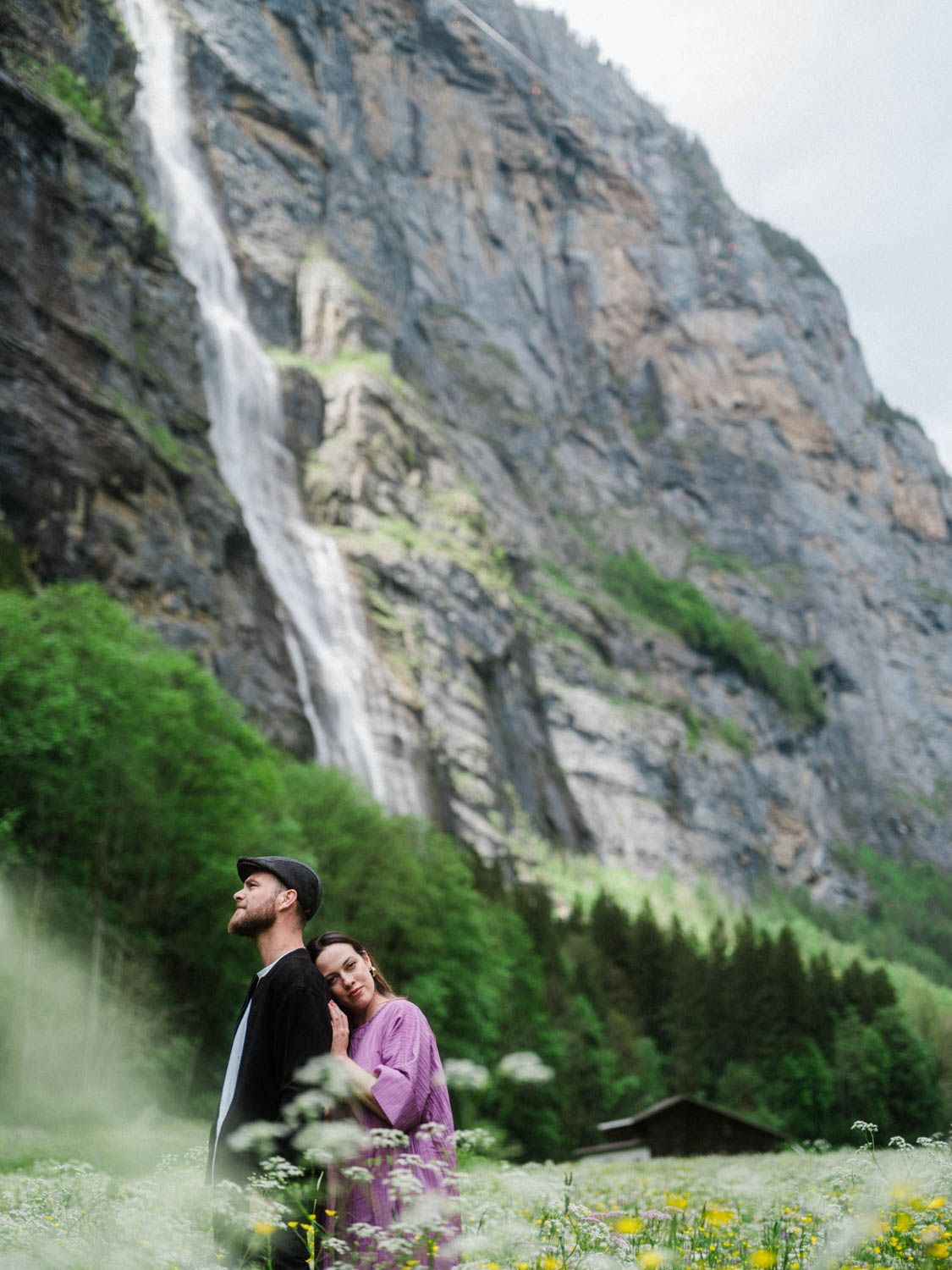 Séance photo de couple dans les montagnes du canton de Vaud – photographe de mariage en Suisse