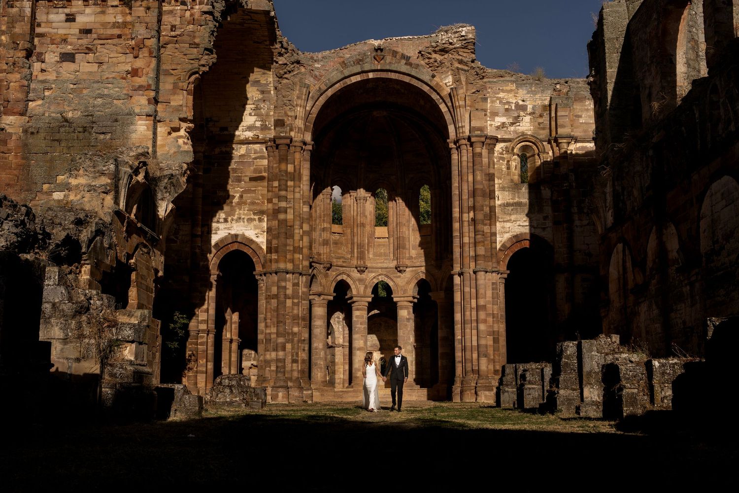 Postboda en un monasterio abandonado