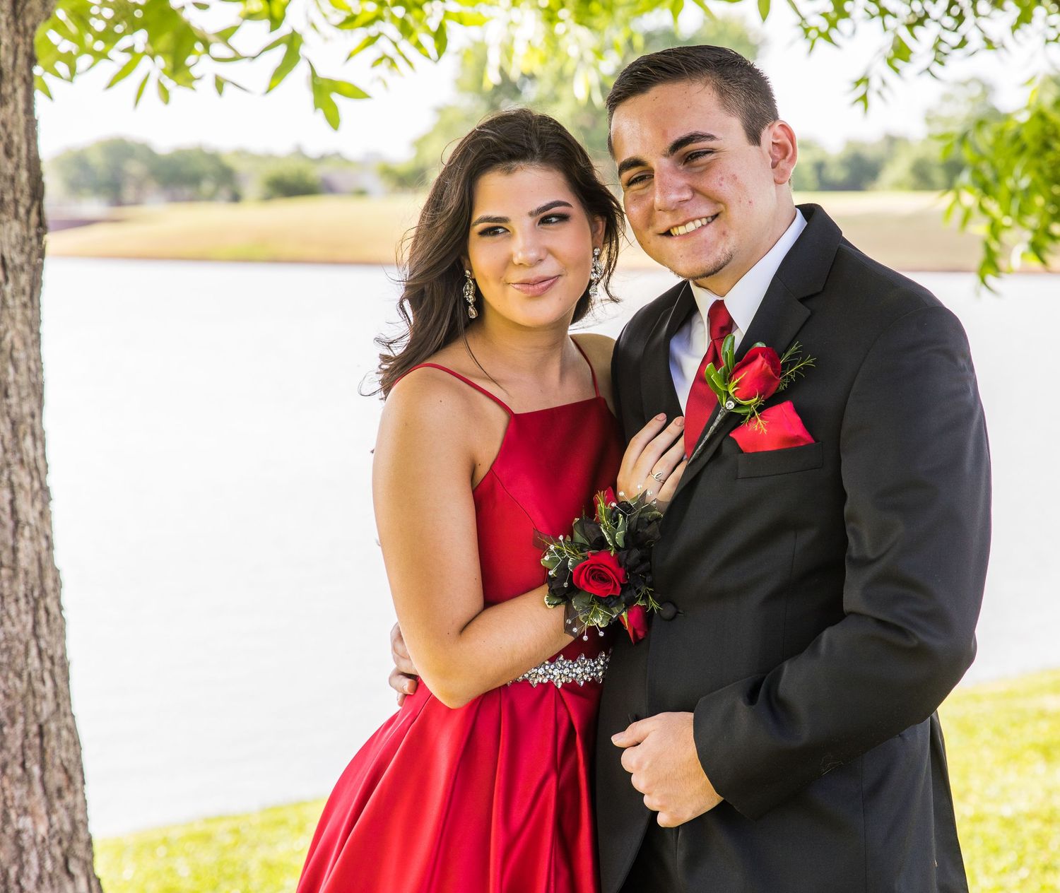 prom photos, couple photo, lake scenery with couple photo