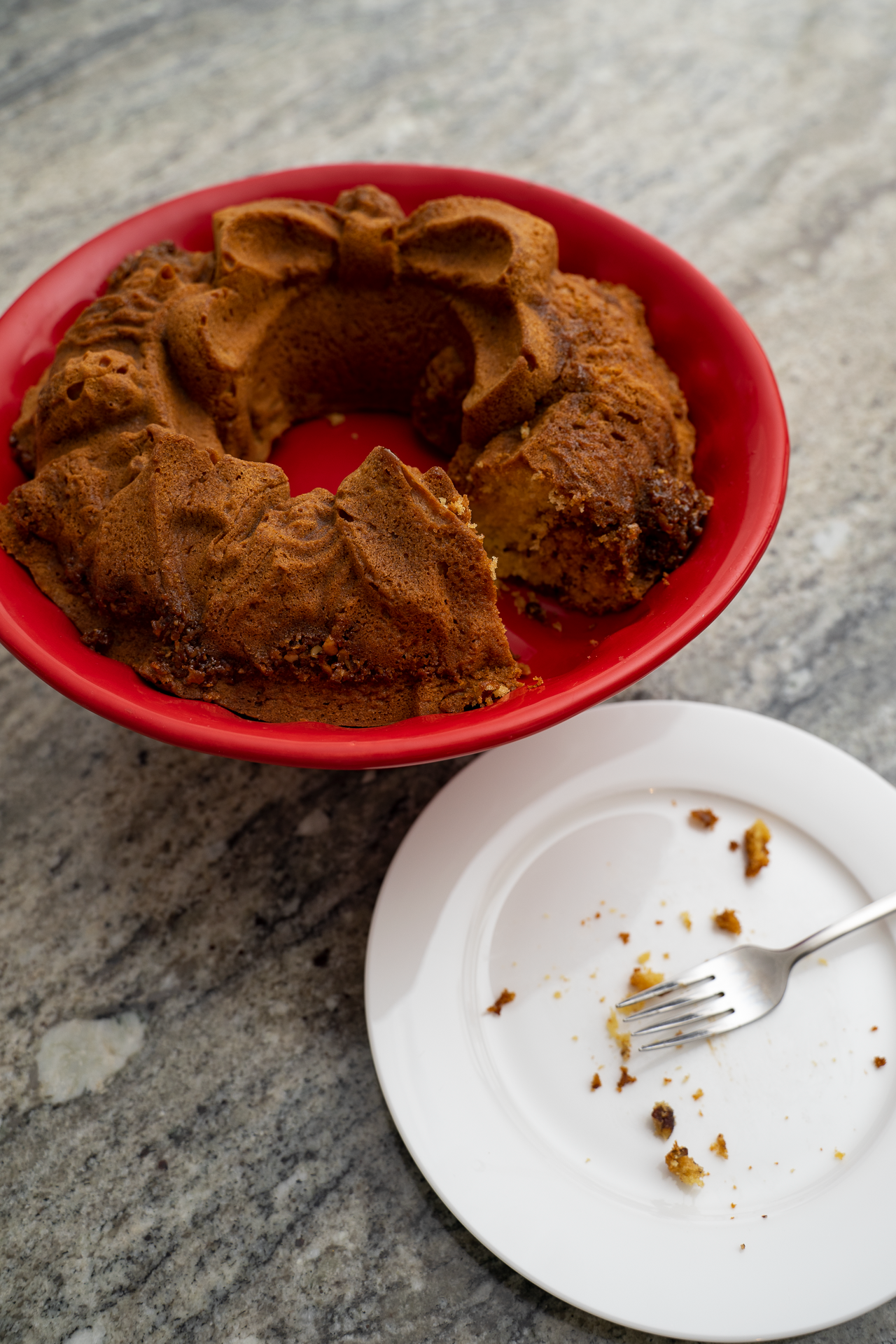 Ring-shaped cinnamon coffee cake fresh from the oven – styled photo for seasonal baking cookbook
