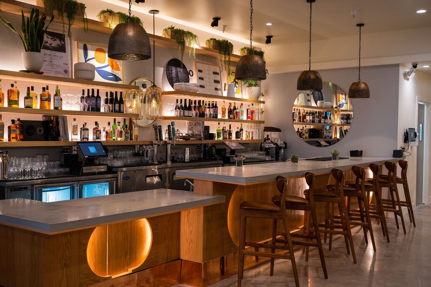 Cozy pizzeria bar with dramatic lighting and vintage charm – California restaurant interior photography