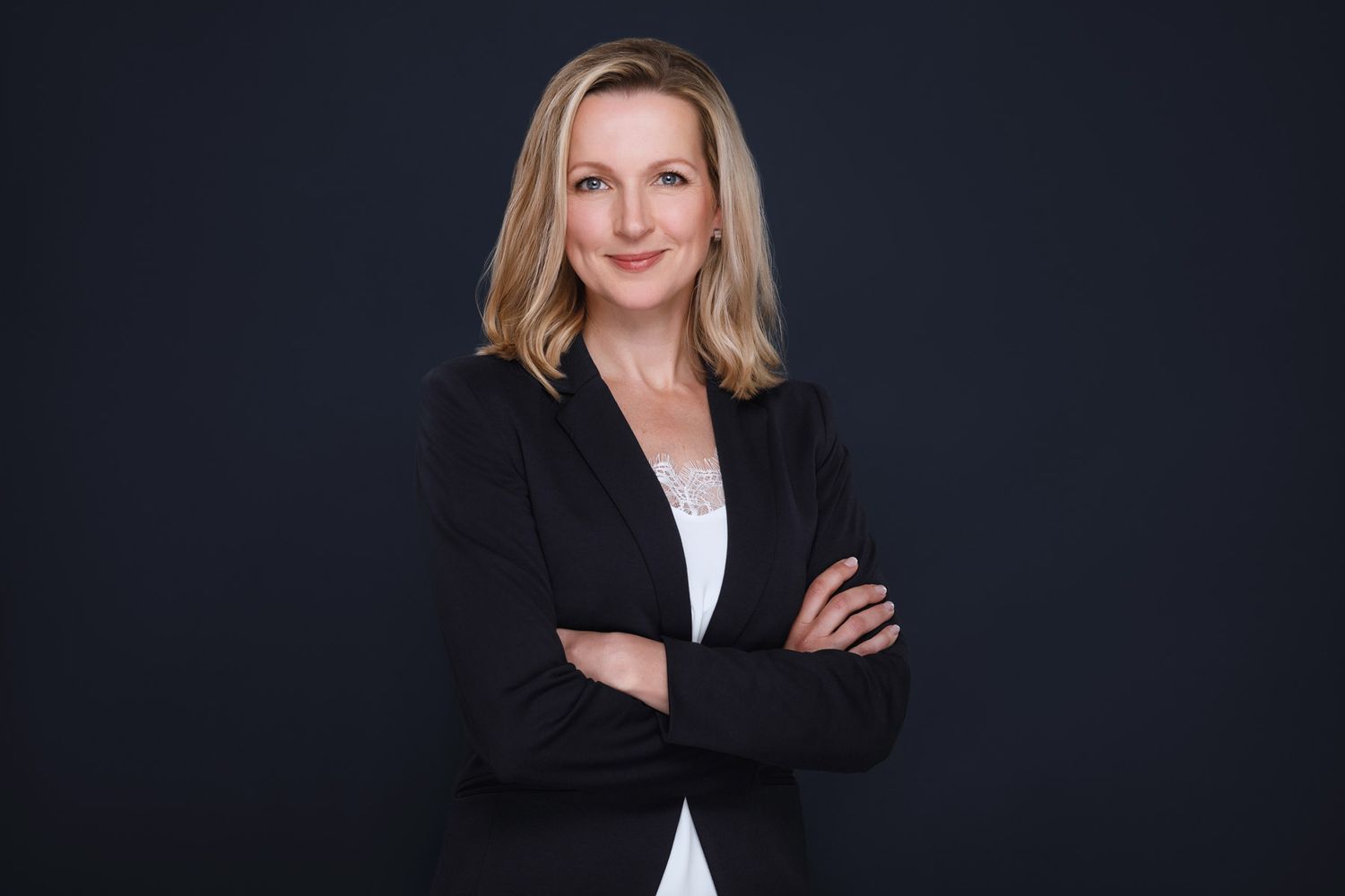 Professionelles Portrait mit direktem Blick in die Kamera – ausdrucksstarke Personal Branding Fotografie für Selbstständige