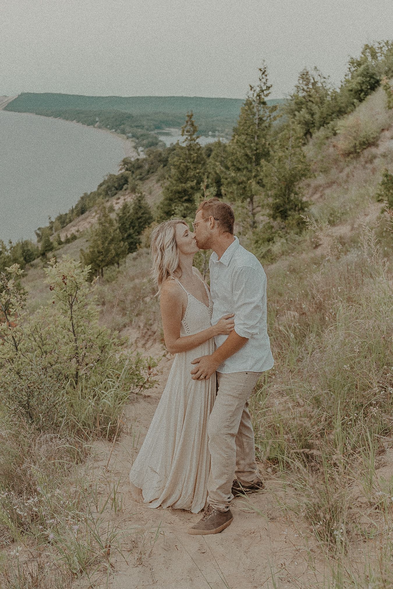 Empire Bluff Trail Engagement Session / Adeva Rae Photography / Ohio Wedding Photographer
