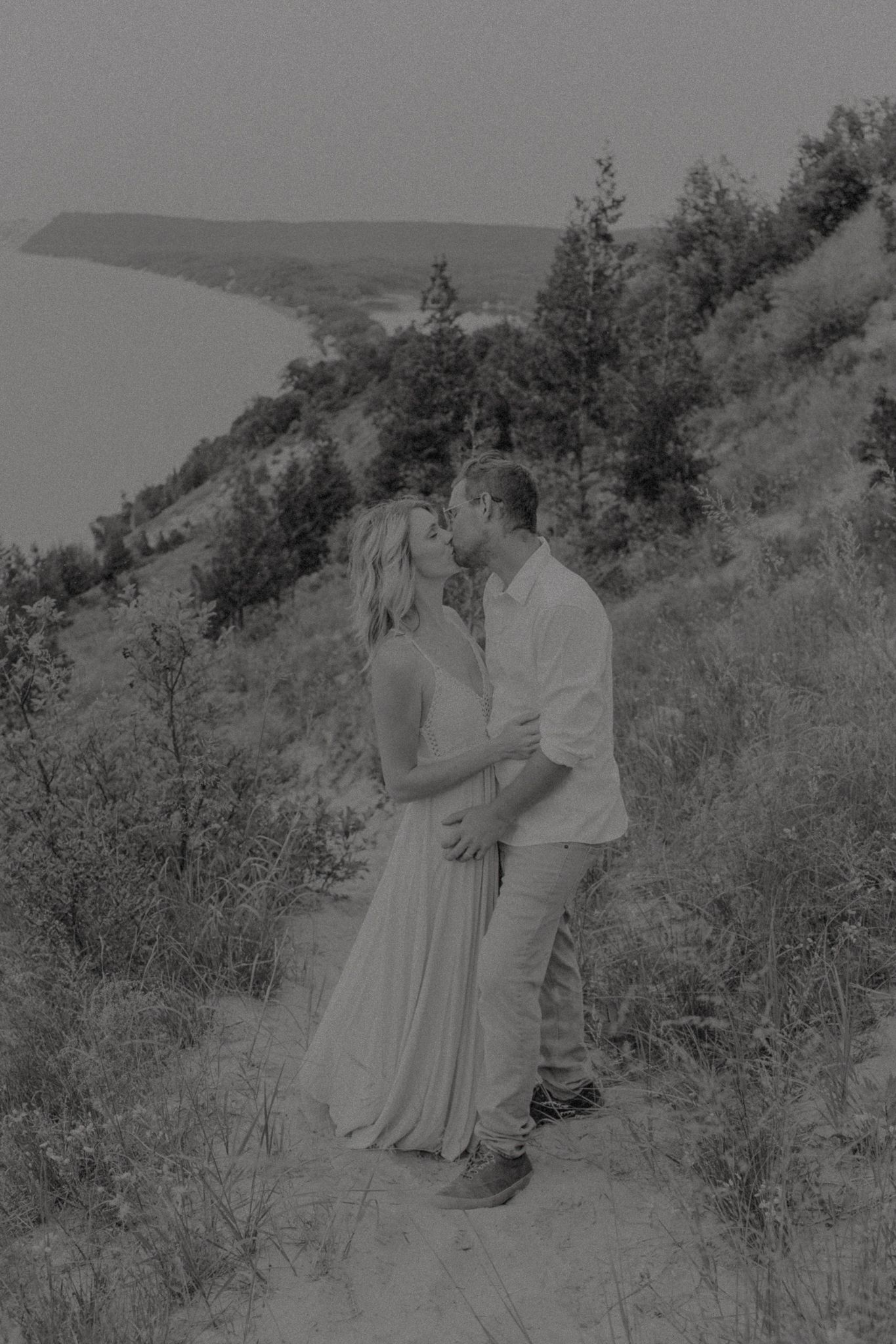 Empire Bluff Trail Engagement Session / Adeva Rae Photography / Ohio Wedding Photographer