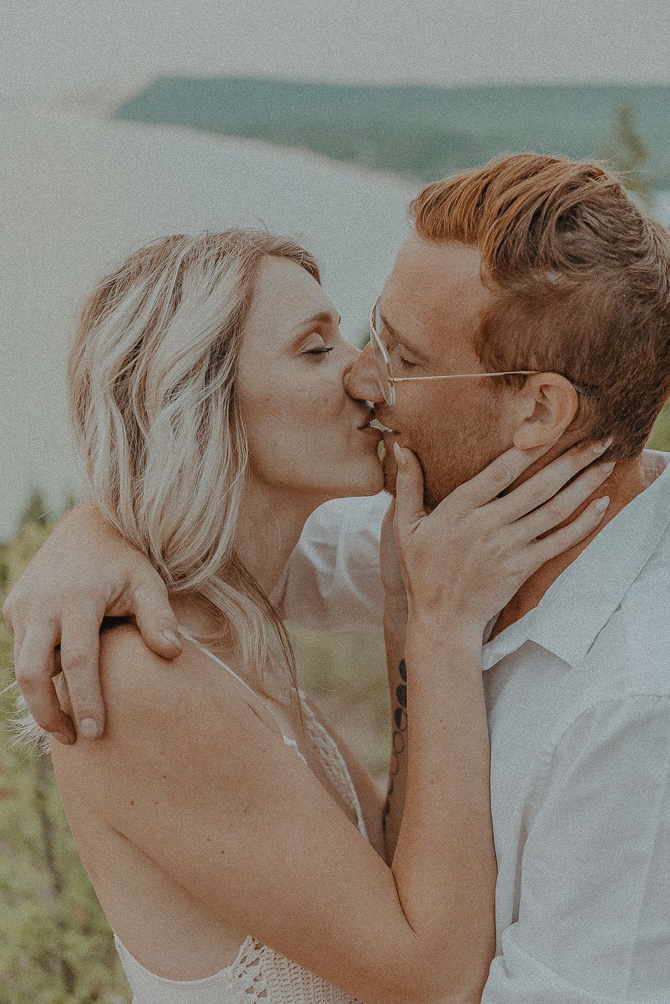 Empire Bluff Trail Engagement Session / Adeva Rae Photography / Ohio Wedding Photographer