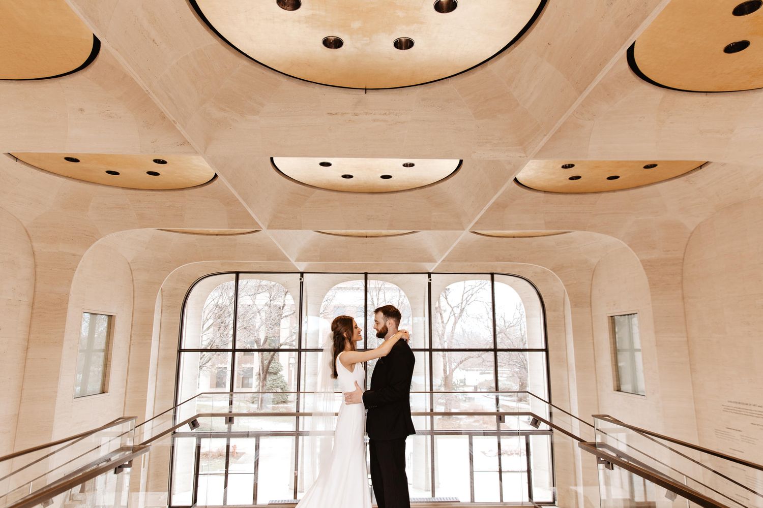 sheldon art gallery wedding photos, weddings at the sheldon art museum in lincoln nebraska, bride and groom photos sheldon art museum