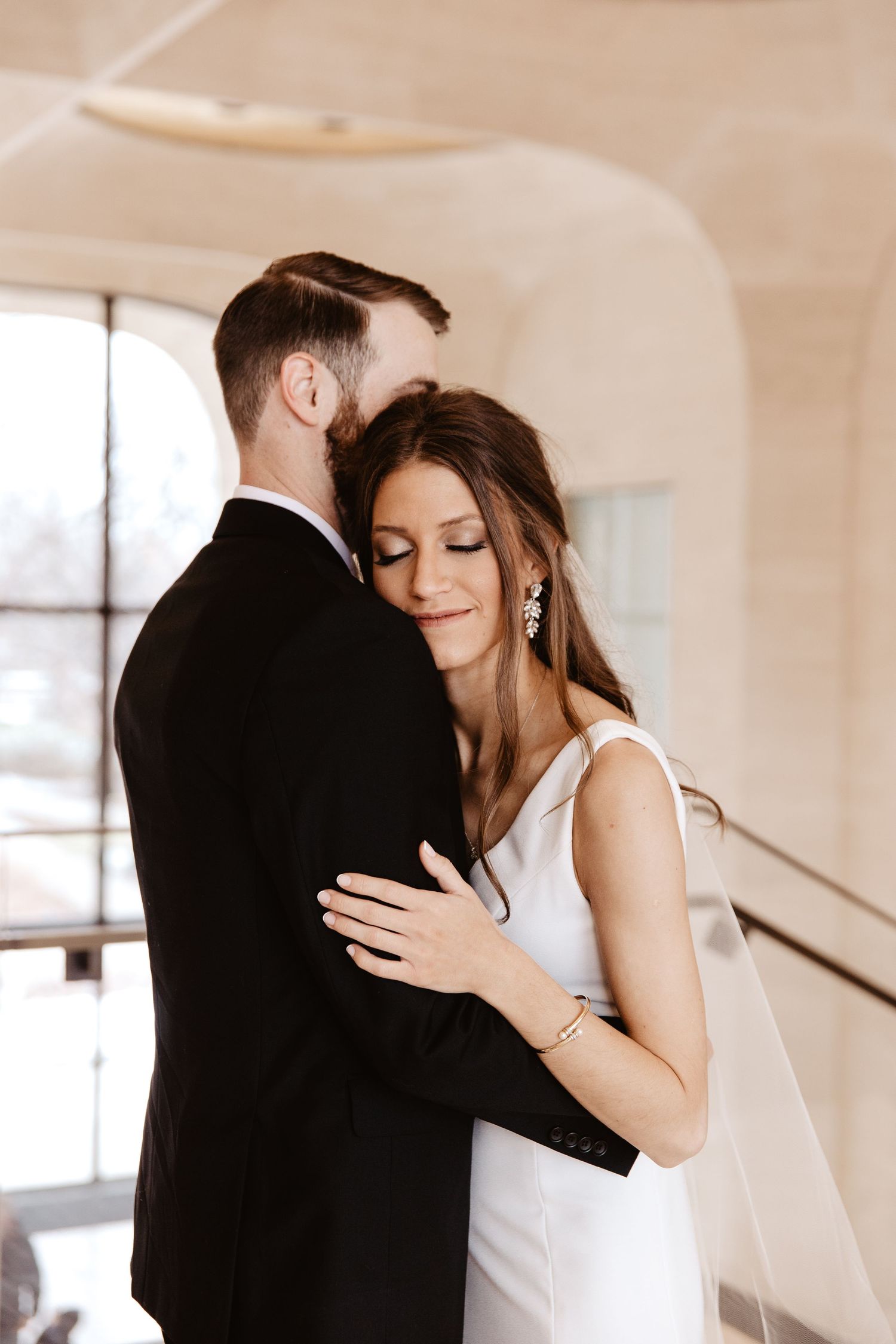 sheldon art gallery wedding photos in lincoln nebraska