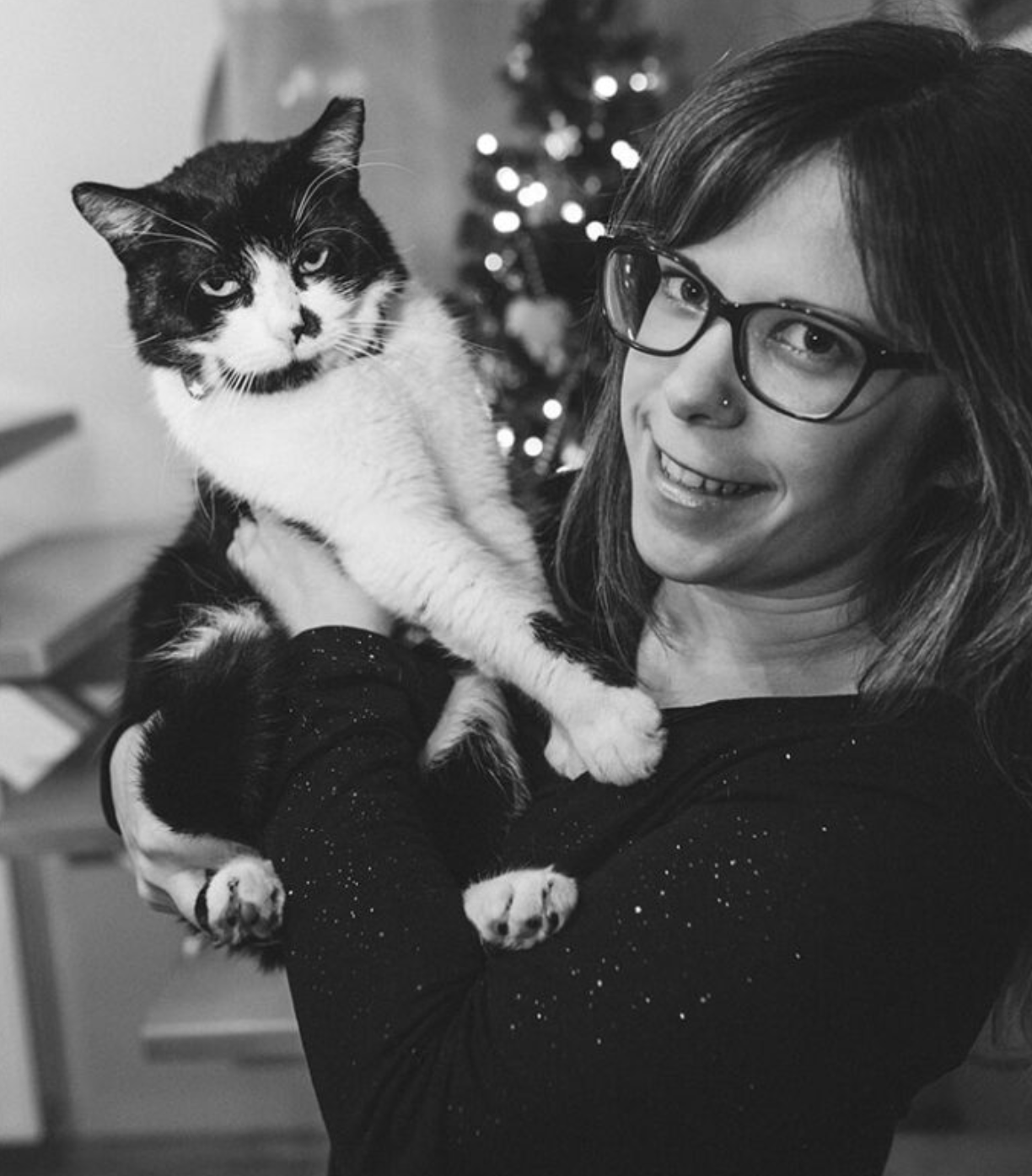 Kaja, poročna fotografinja z mačkom
