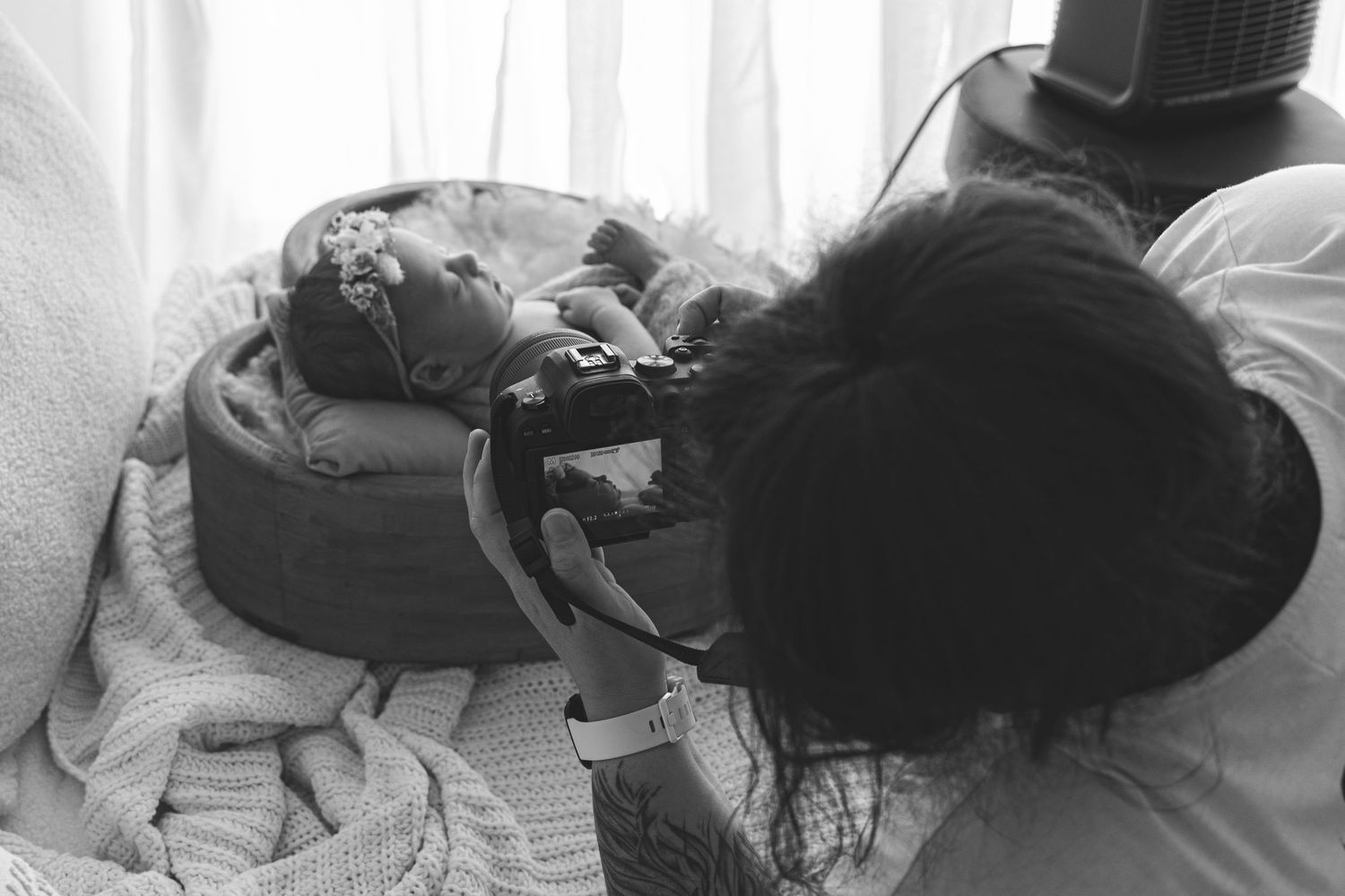 Geelong newborn photographer doing baby photoshoot in Geelong photography studio canon r6
