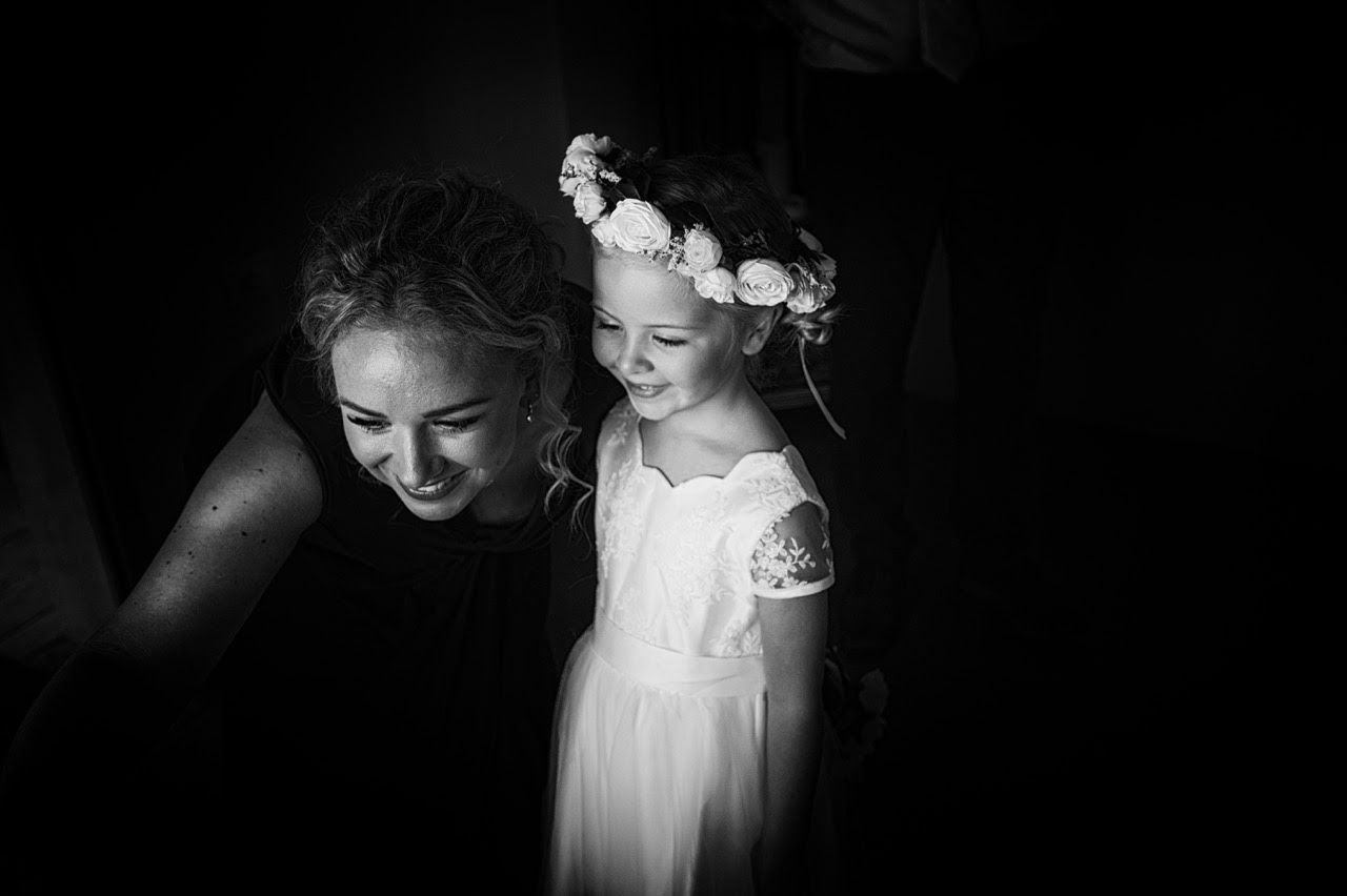 foto matrimonio damigella porta le fedi agli sposi