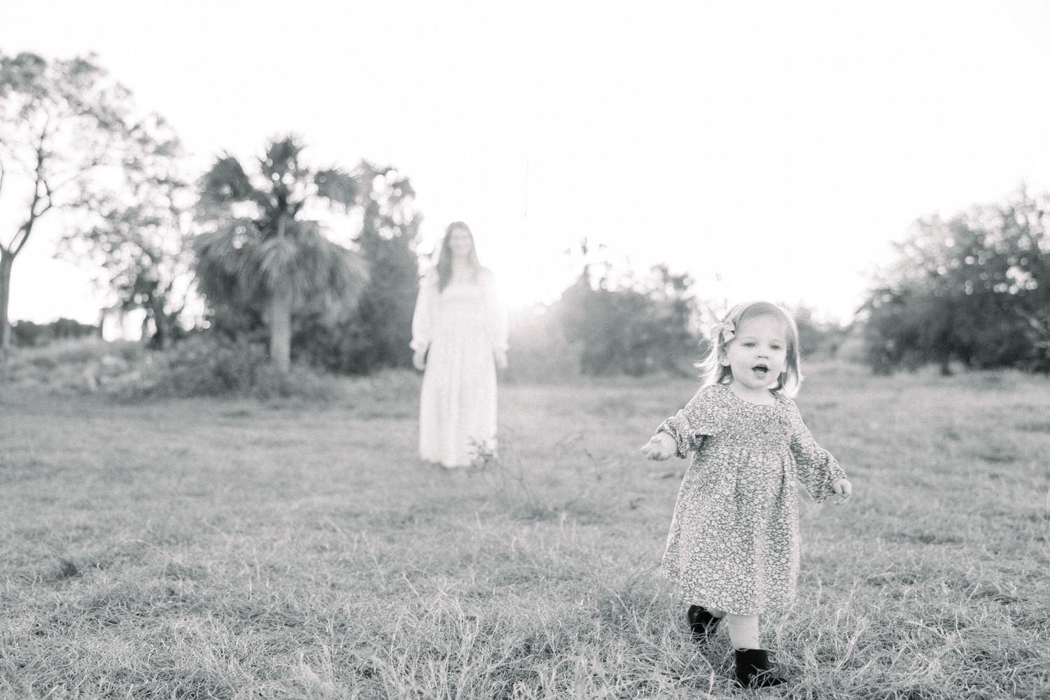 Tampa Family Photographer Tampa Newborn Photographer Tampa Maternity Photographer Heather Walker Photography Outdoor Florida family session