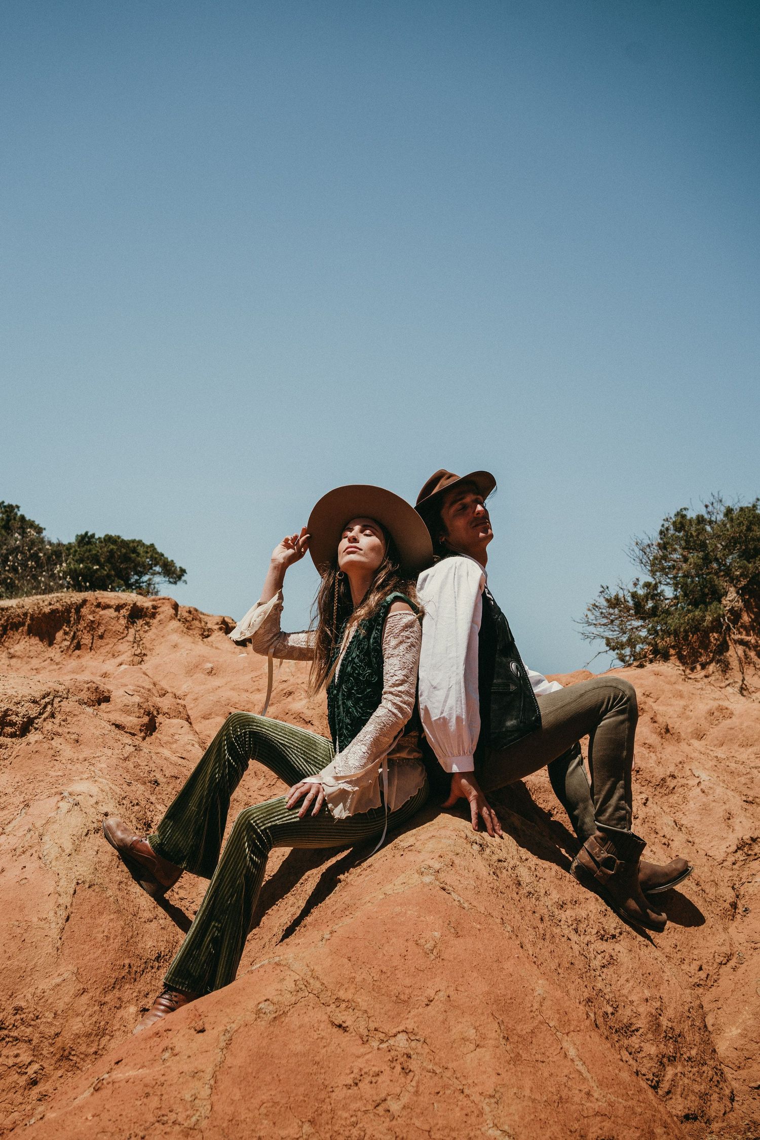 Wandersoul Stories Elopements and Destination Weddings Portugal - Wedding in the desert - couple at the sun