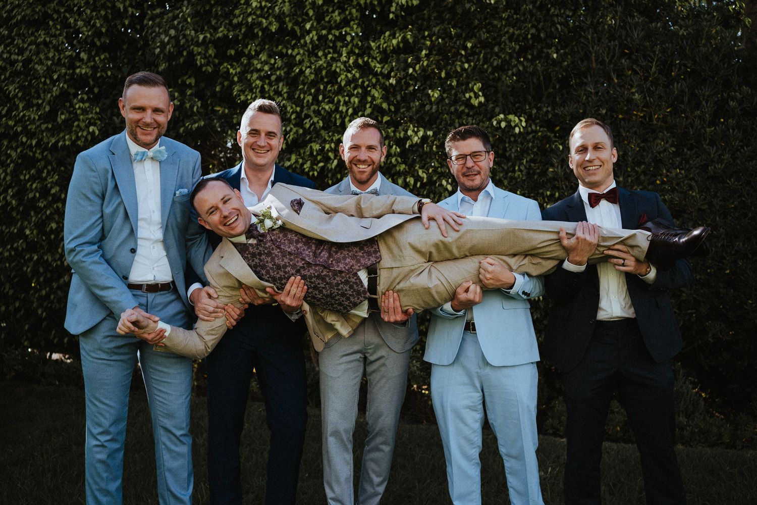Wandersoul Stories Wedding Photographer in Portugal - groom with friends