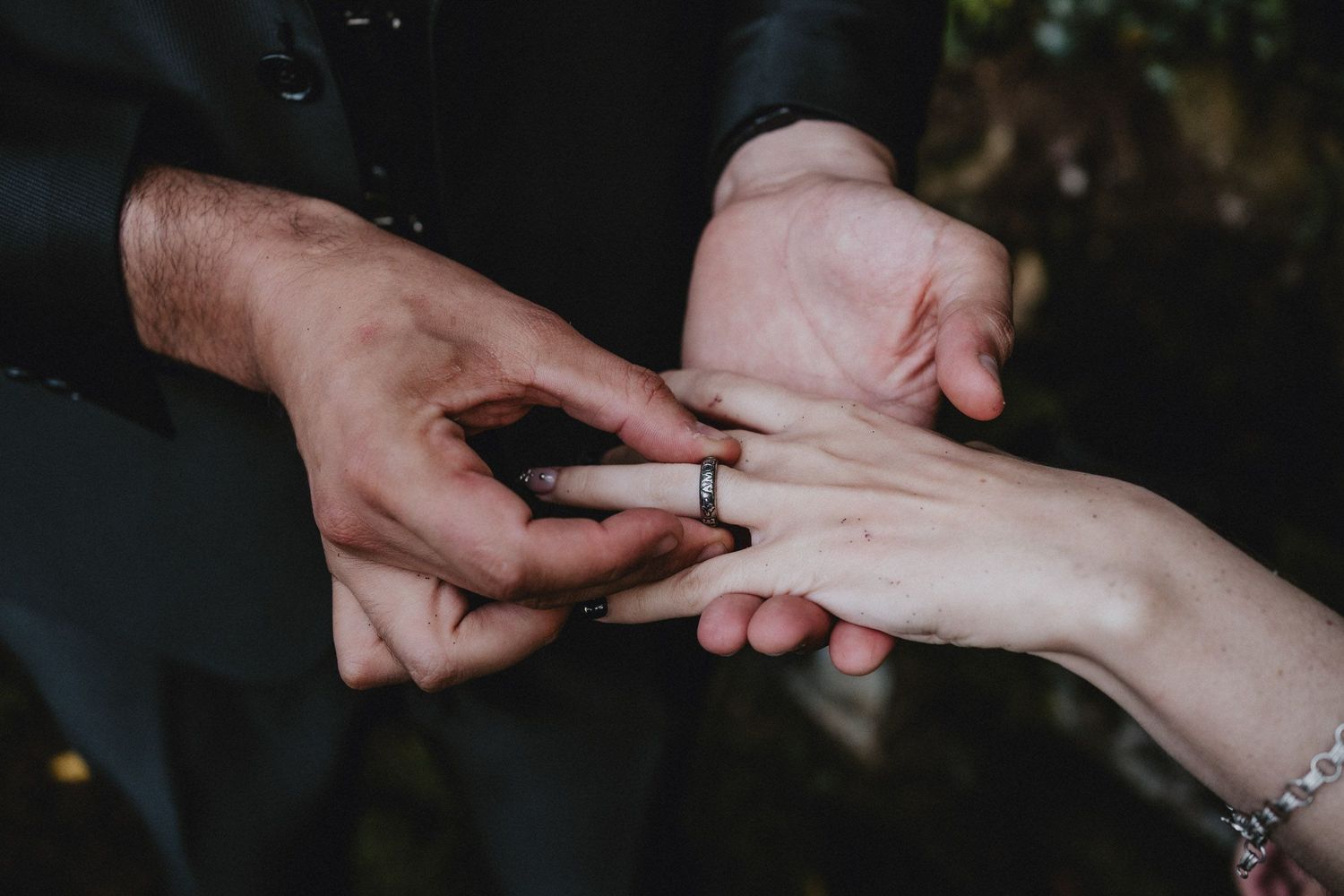 Wandersoul Stories Elopements and Destination Weddings Portugal - ring moment