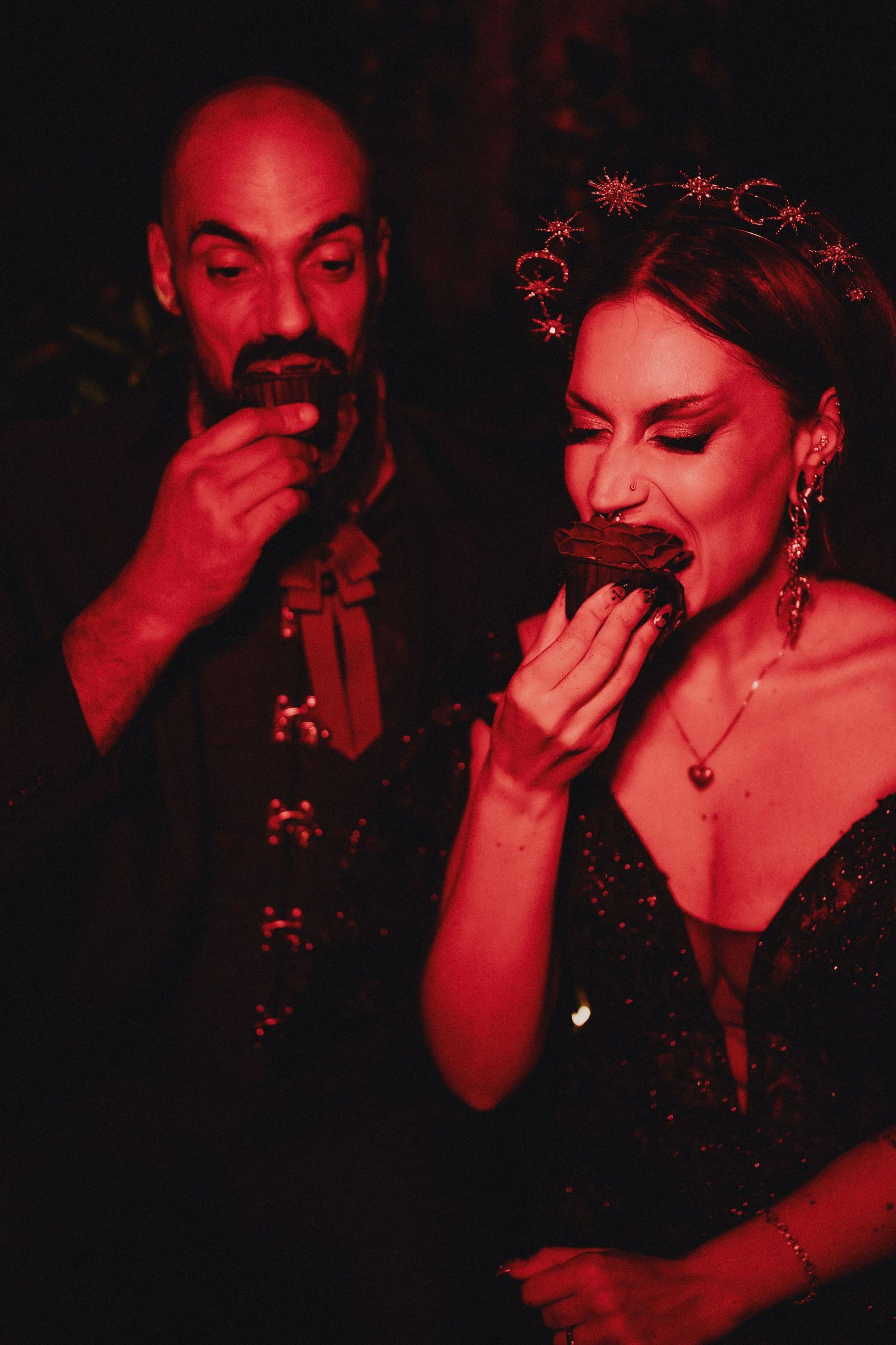 Wandersoul Stories Elopements and Destination Weddings Portugal - Couple walking eating cake