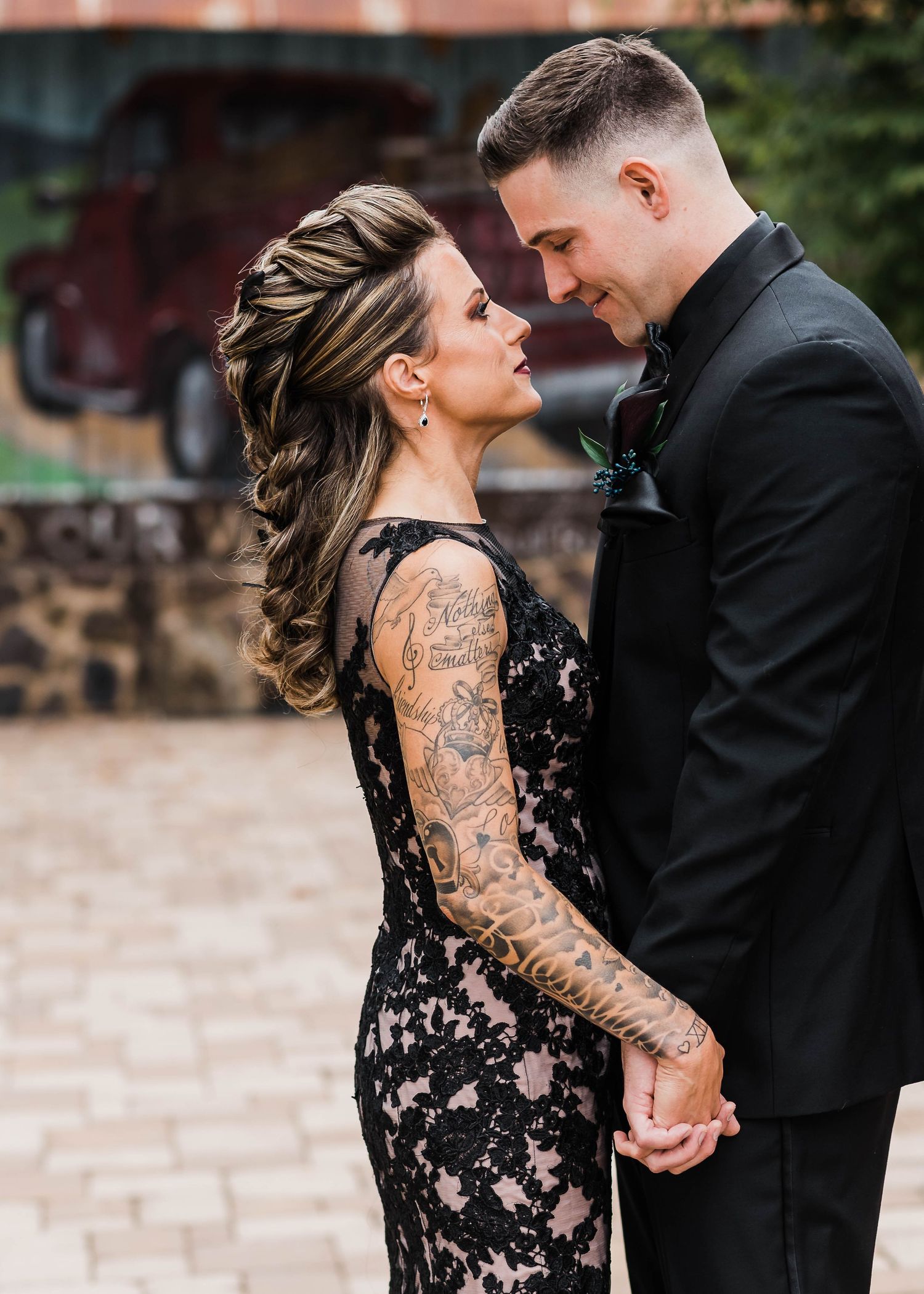 couple-looking-at-each-other-Bull-Run-Winery