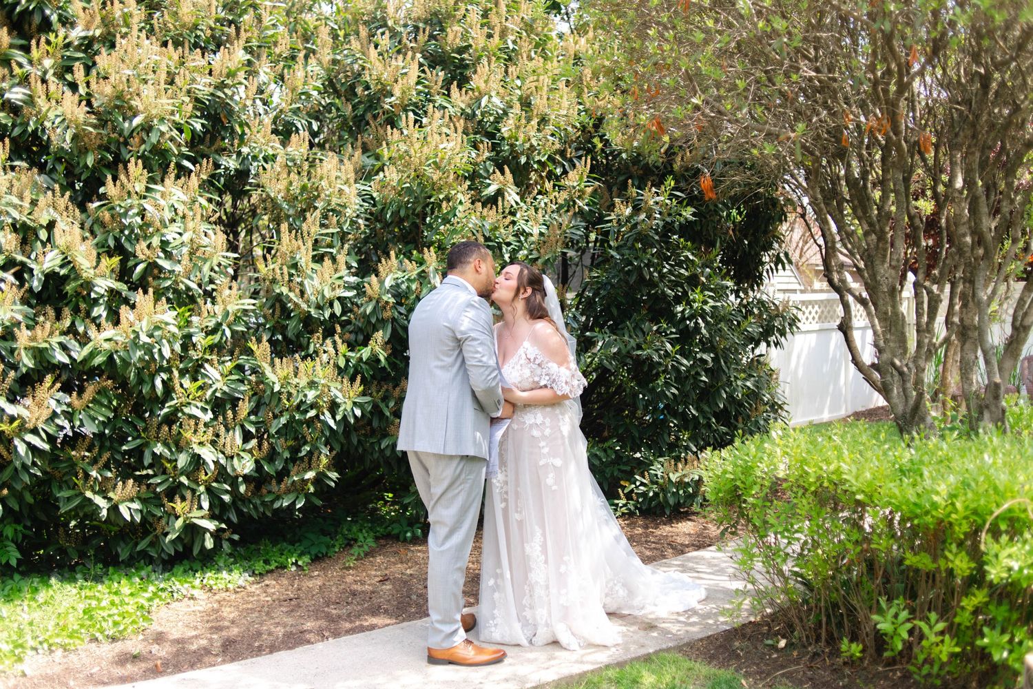 bride-groom-first-look-in-garden