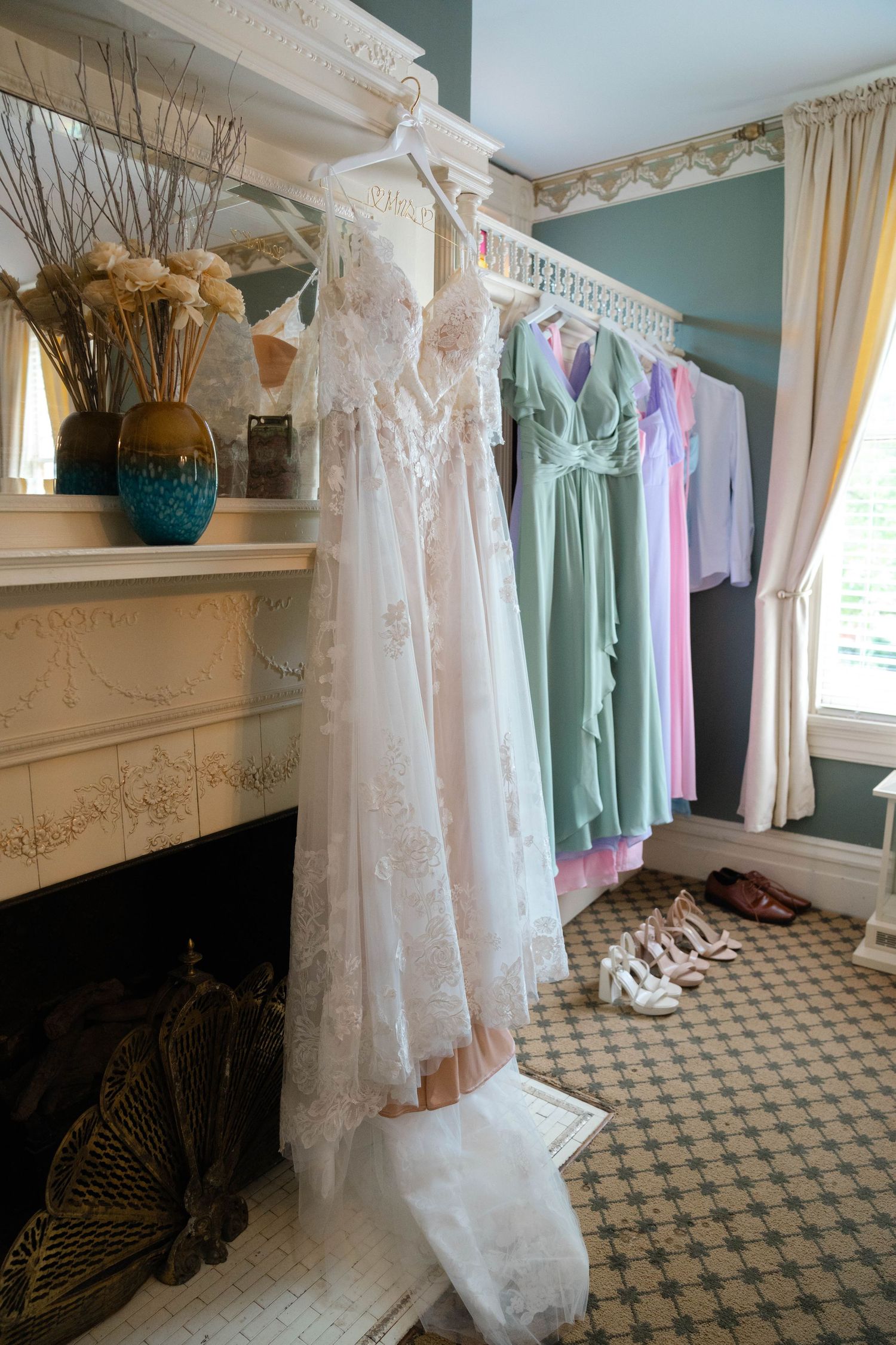 wedding-dress-with-bridesmaids-dresses