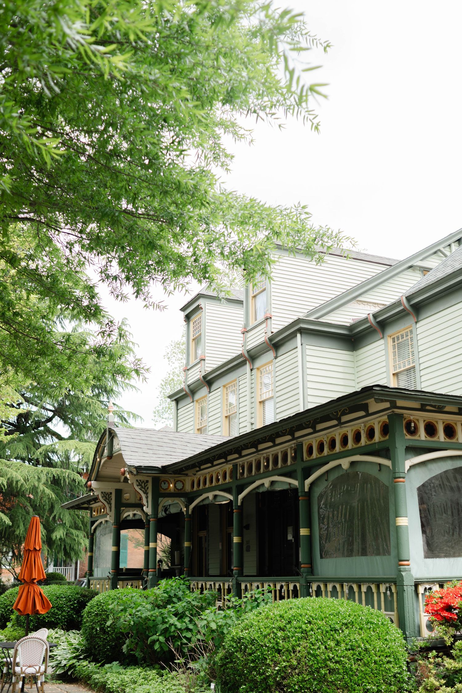 vandiver-inn-outside-view