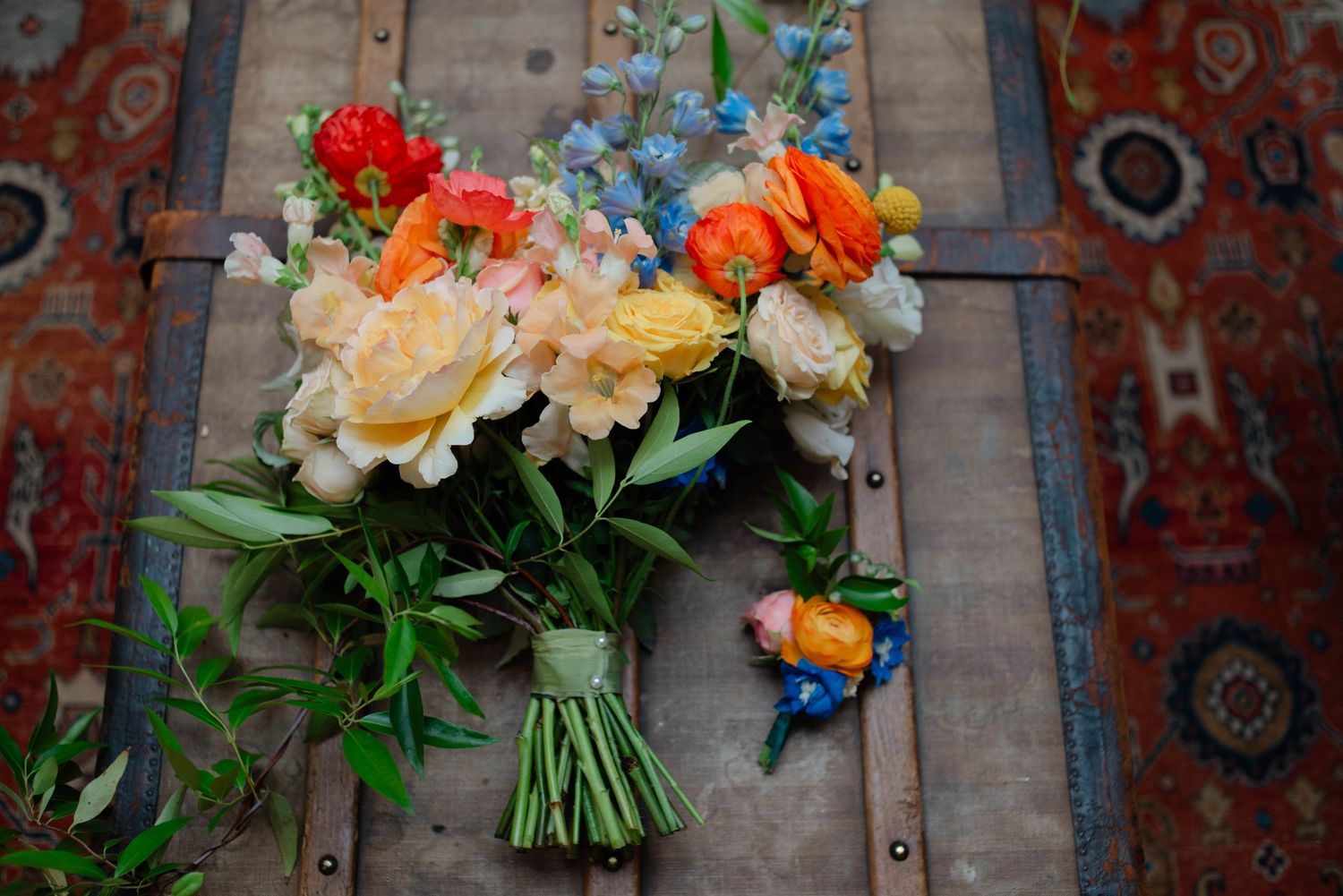 The brides bouquet and boutonniere
